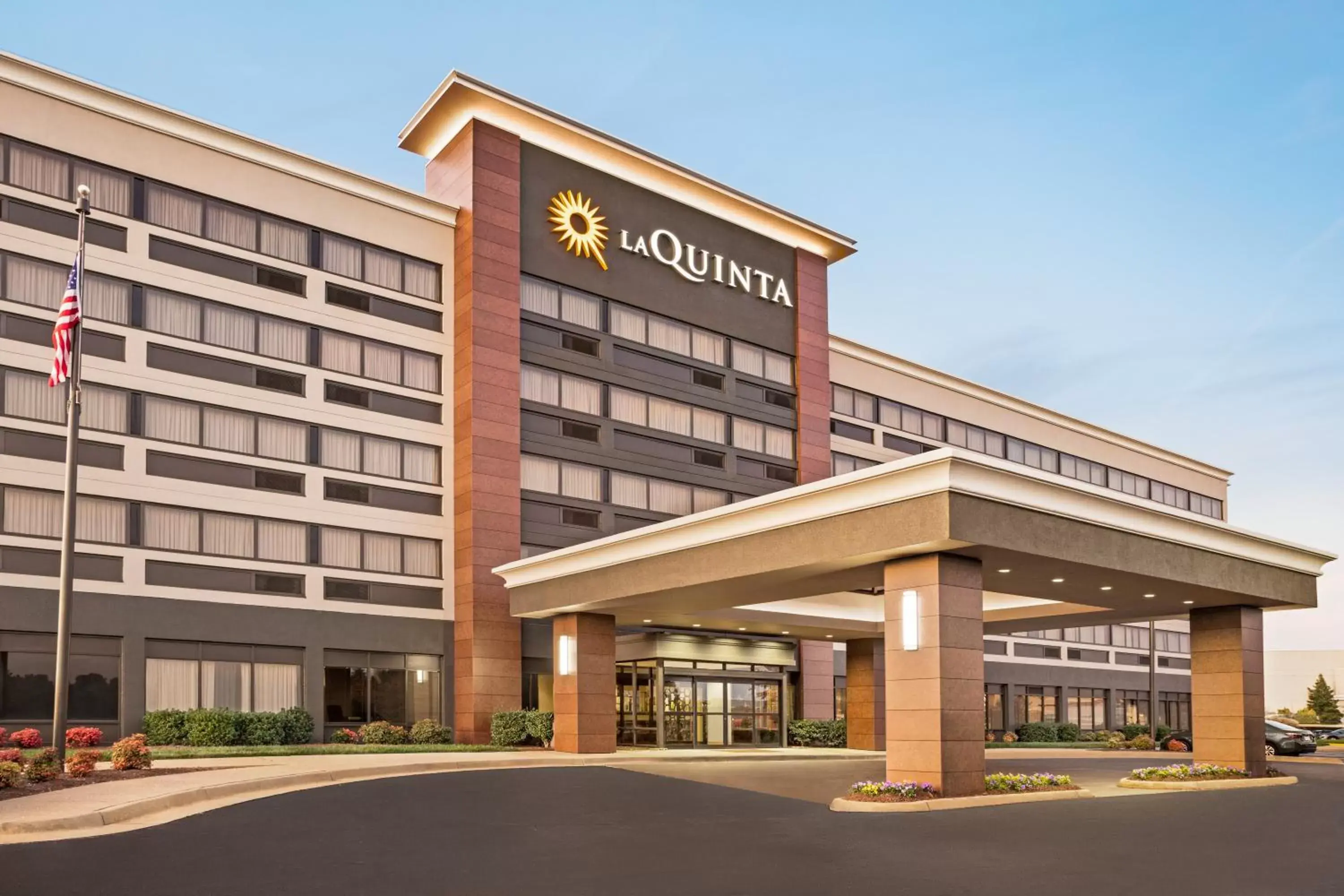 Property Building in La Quinta Inn & Suites by Wyndham Richmond-Midlothian