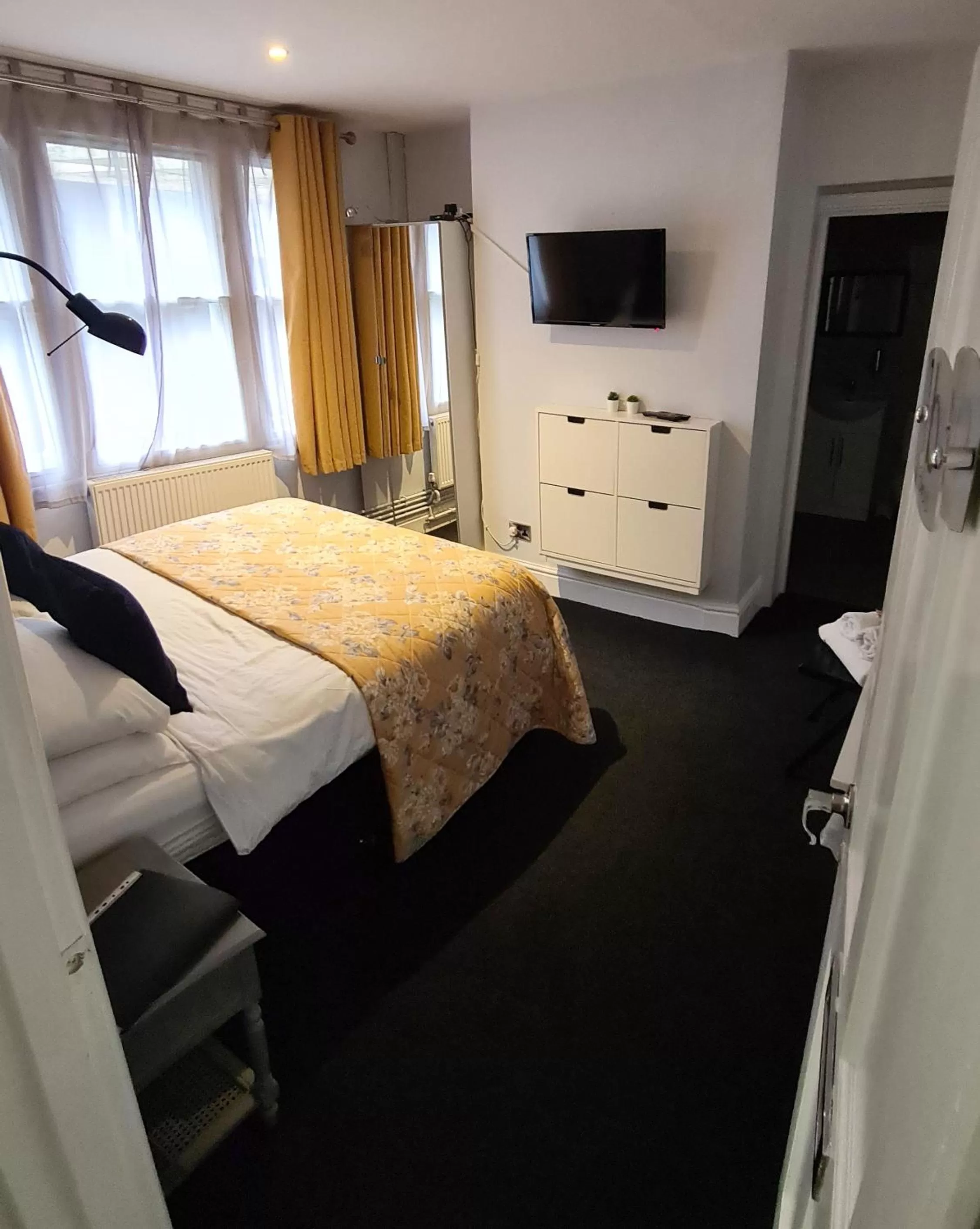 Bedroom in The Albert Hotel