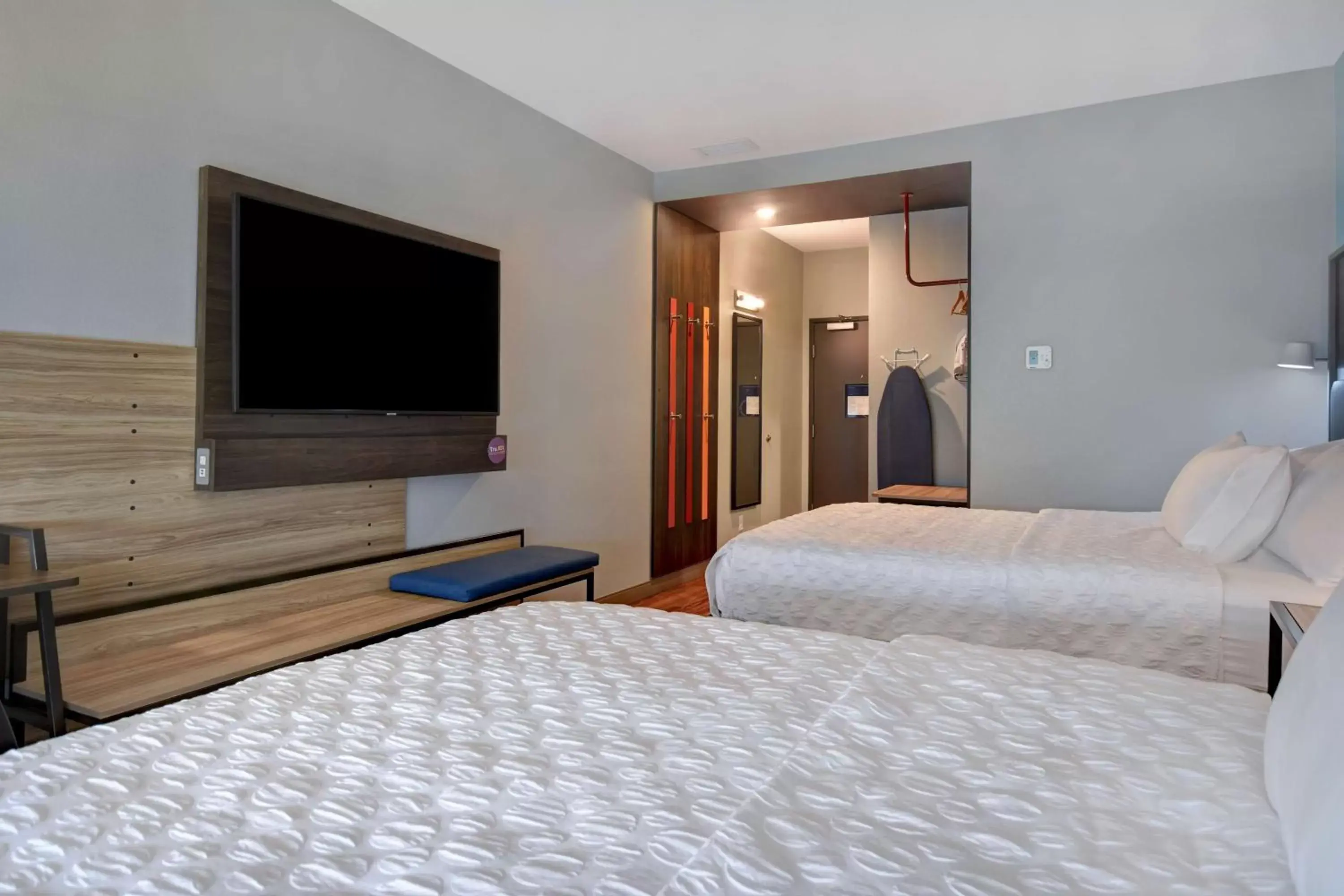 Bed in Tru By Hilton Auburn, In