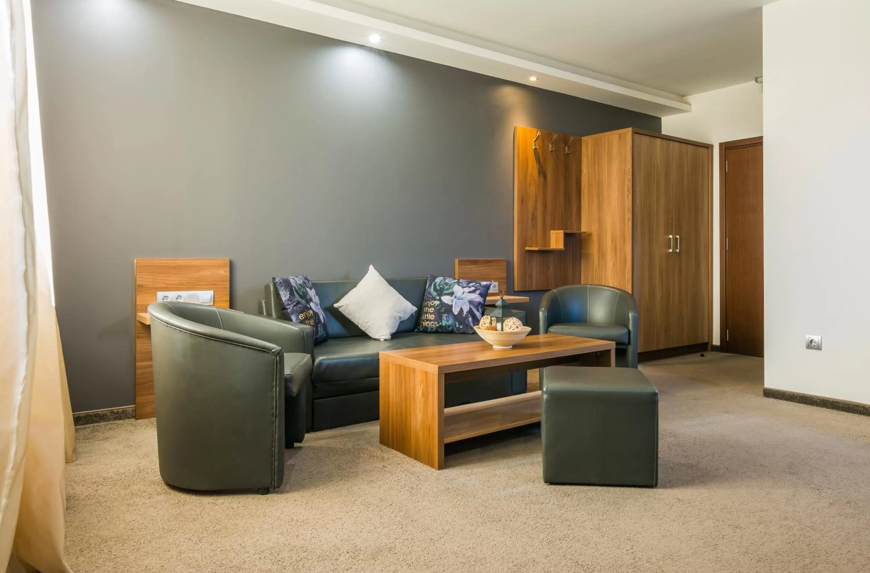 Communal lounge/ TV room in Hotel Calipso Hotel