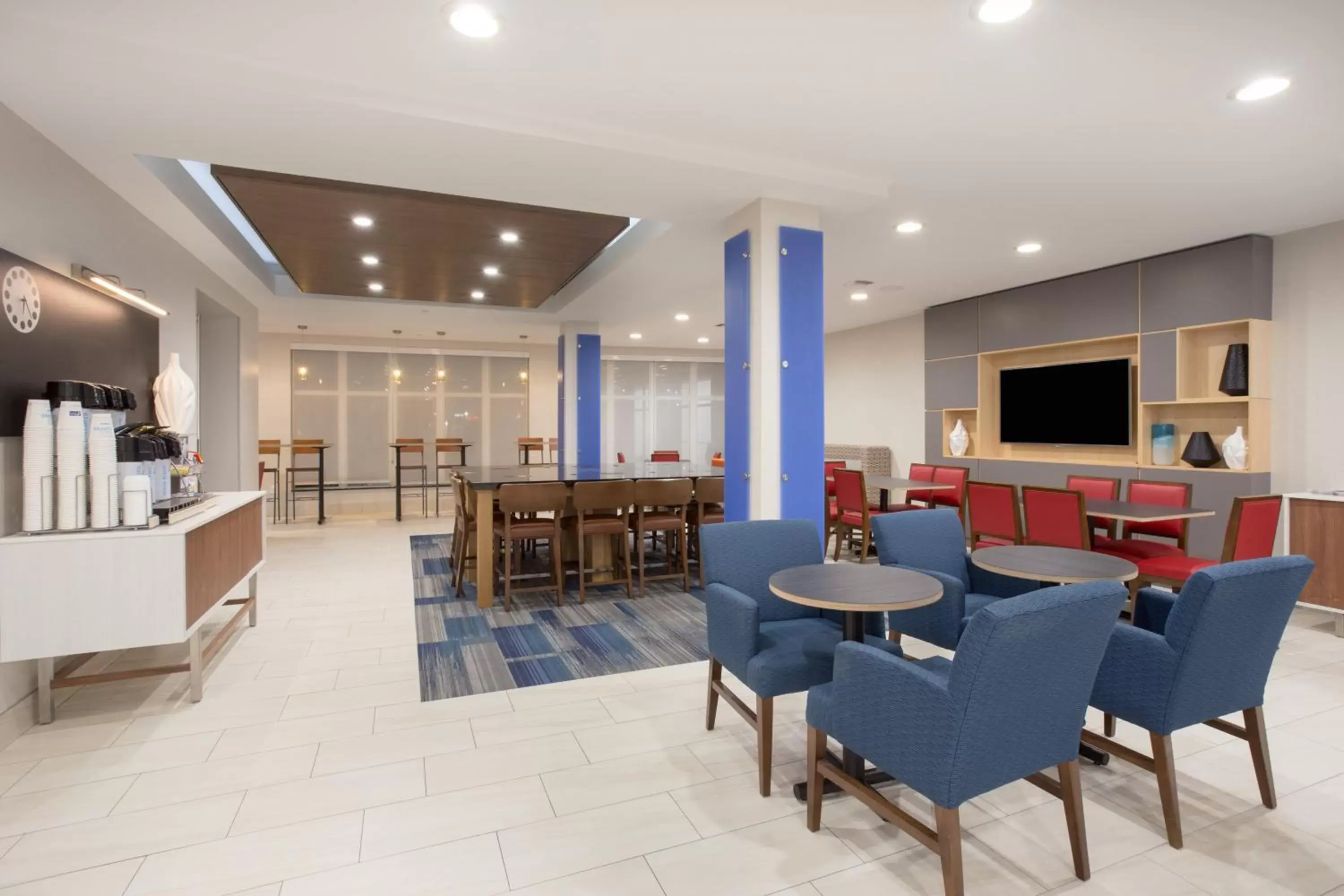 Property building, Restaurant/Places to Eat in Holiday Inn Express & Suites Amarillo, an IHG Hotel