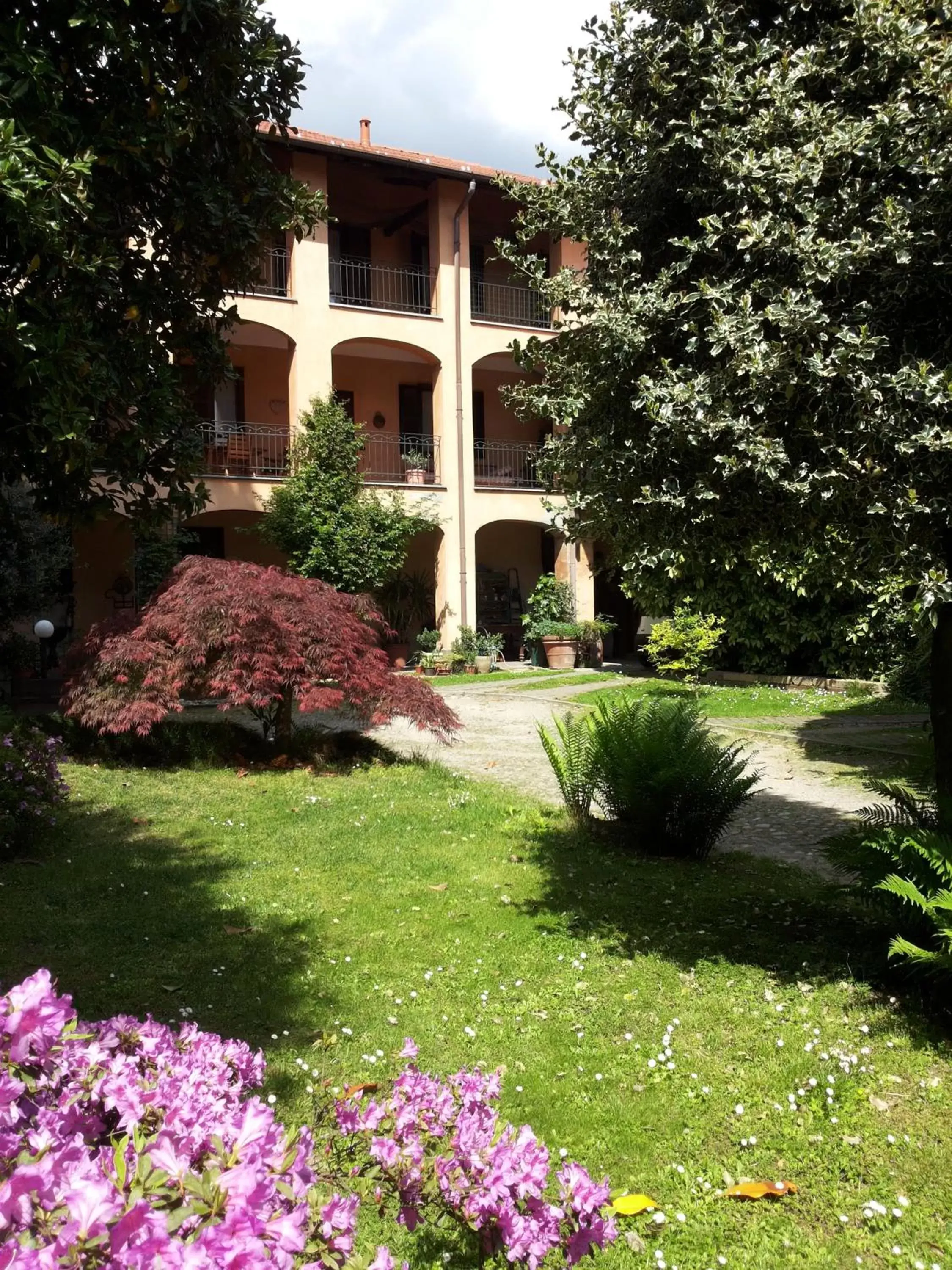 Property building, Garden in B&B il Cortile Malpensa