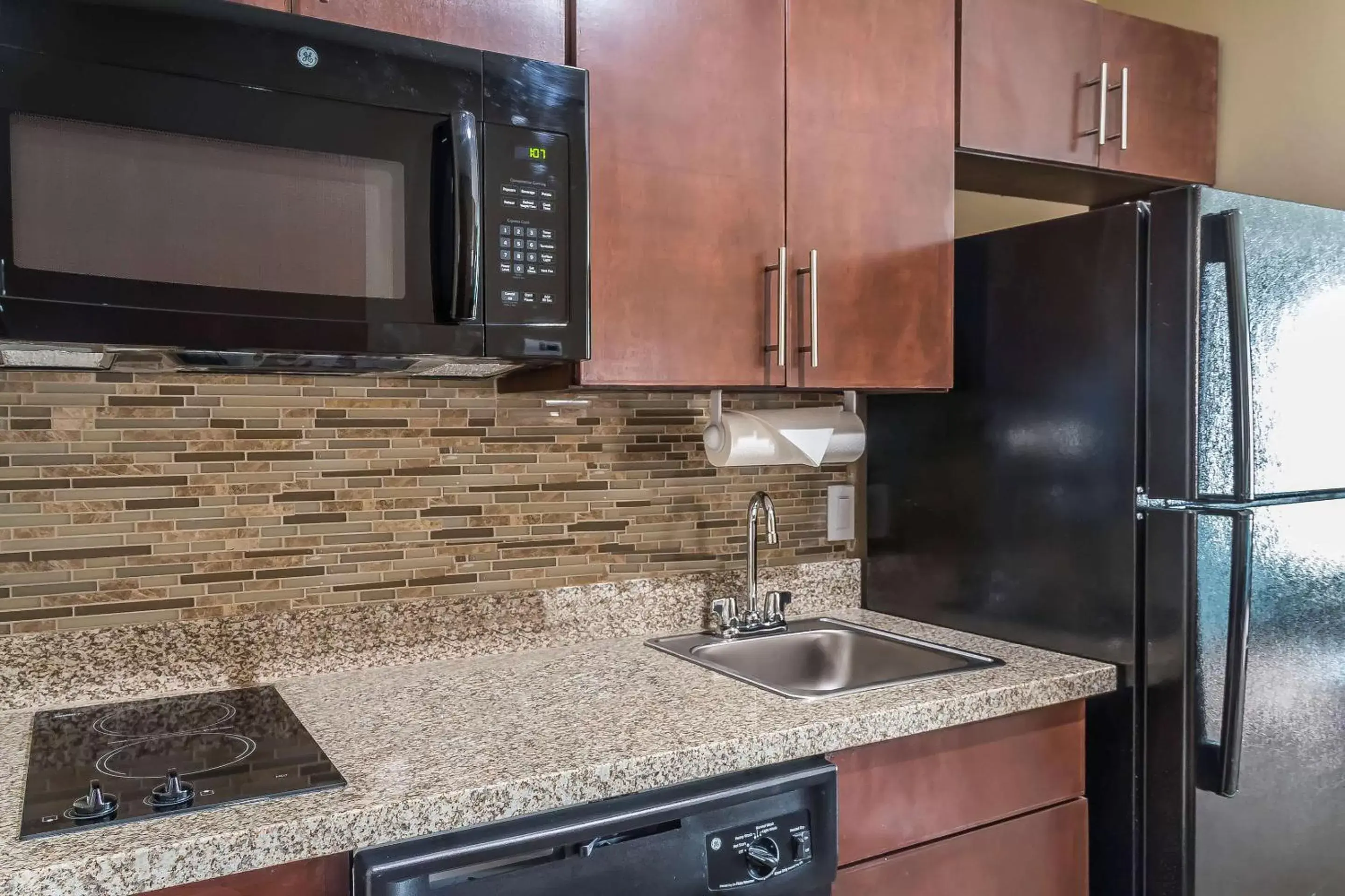 Photo of the whole room, Kitchen/Kitchenette in MainStay Suites Edinburg