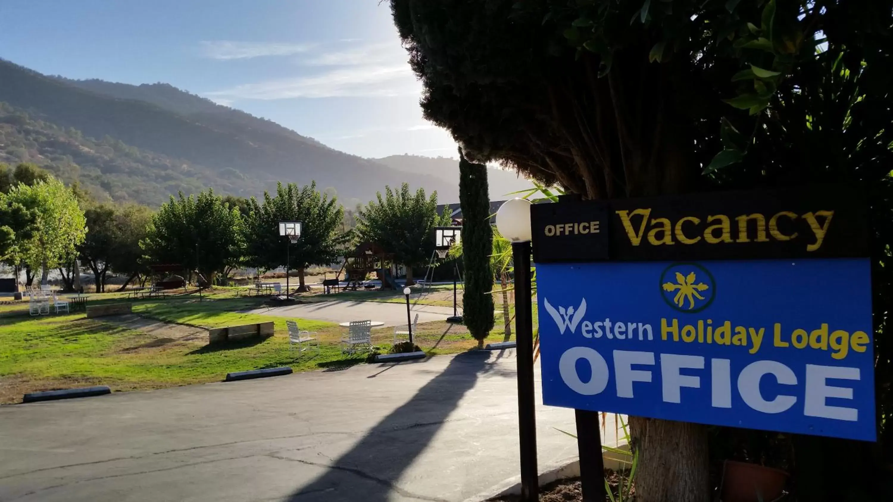 Facade/entrance, Property Logo/Sign in Western Holiday Lodge