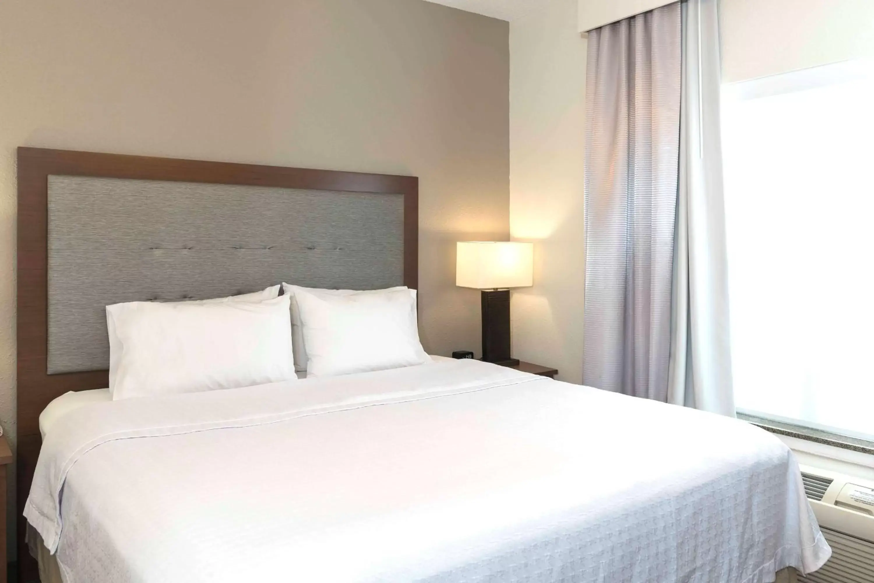 Bed in Homewood Suites by Hilton Indianapolis Airport / Plainfield