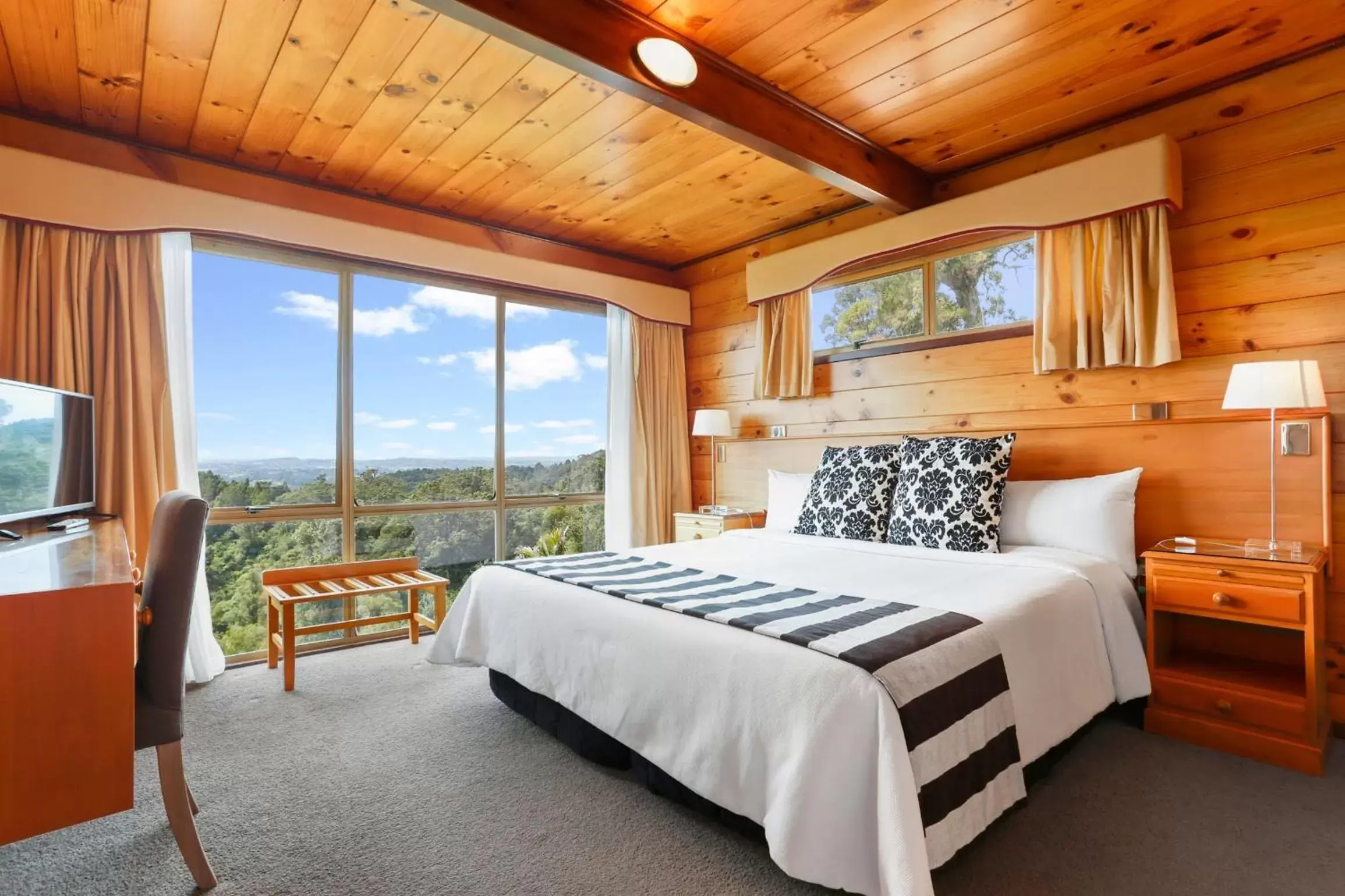 Bedroom in Waitakere Resort & Spa