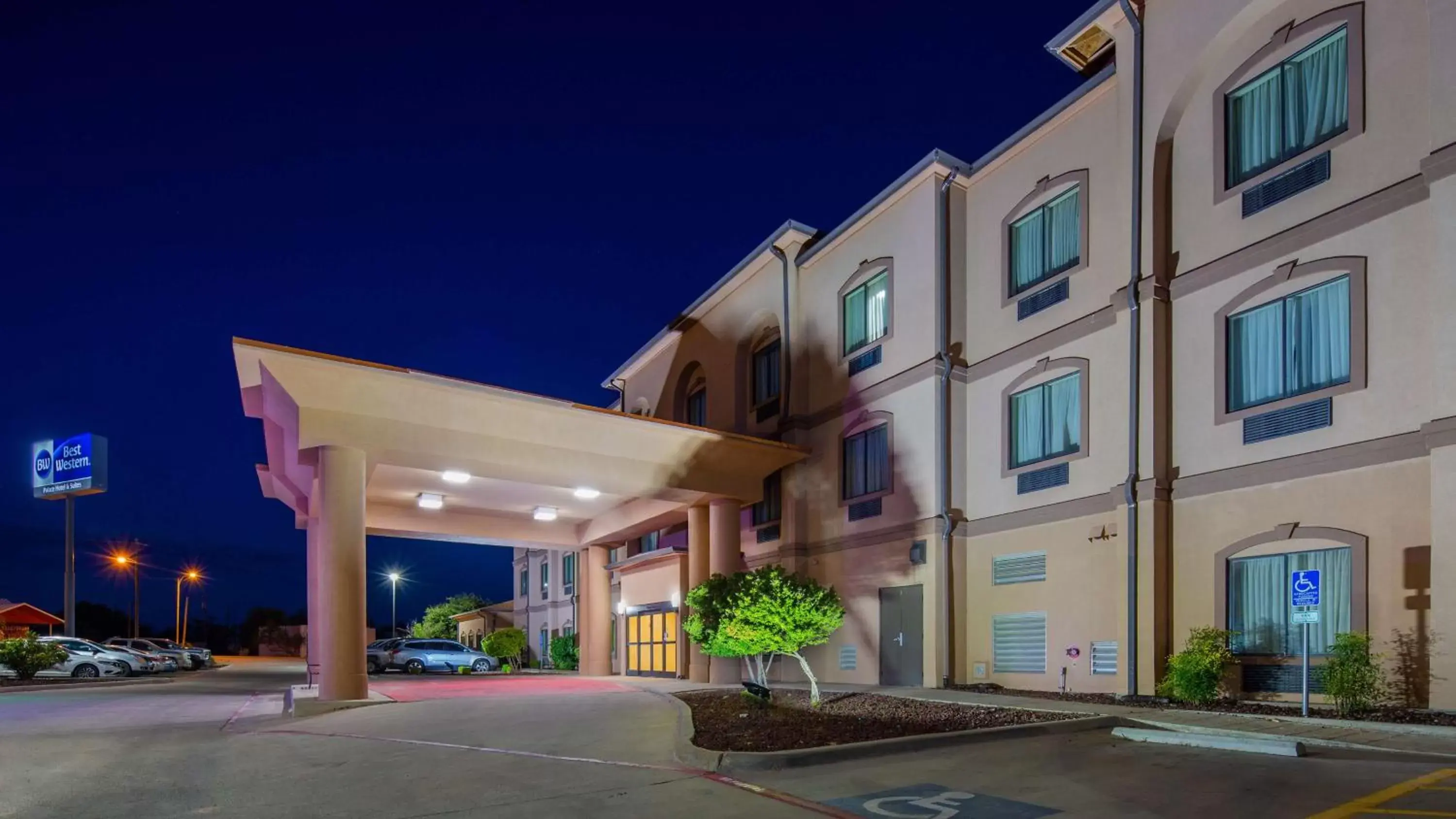 Property Building in Best Western Palace Inn & Suites