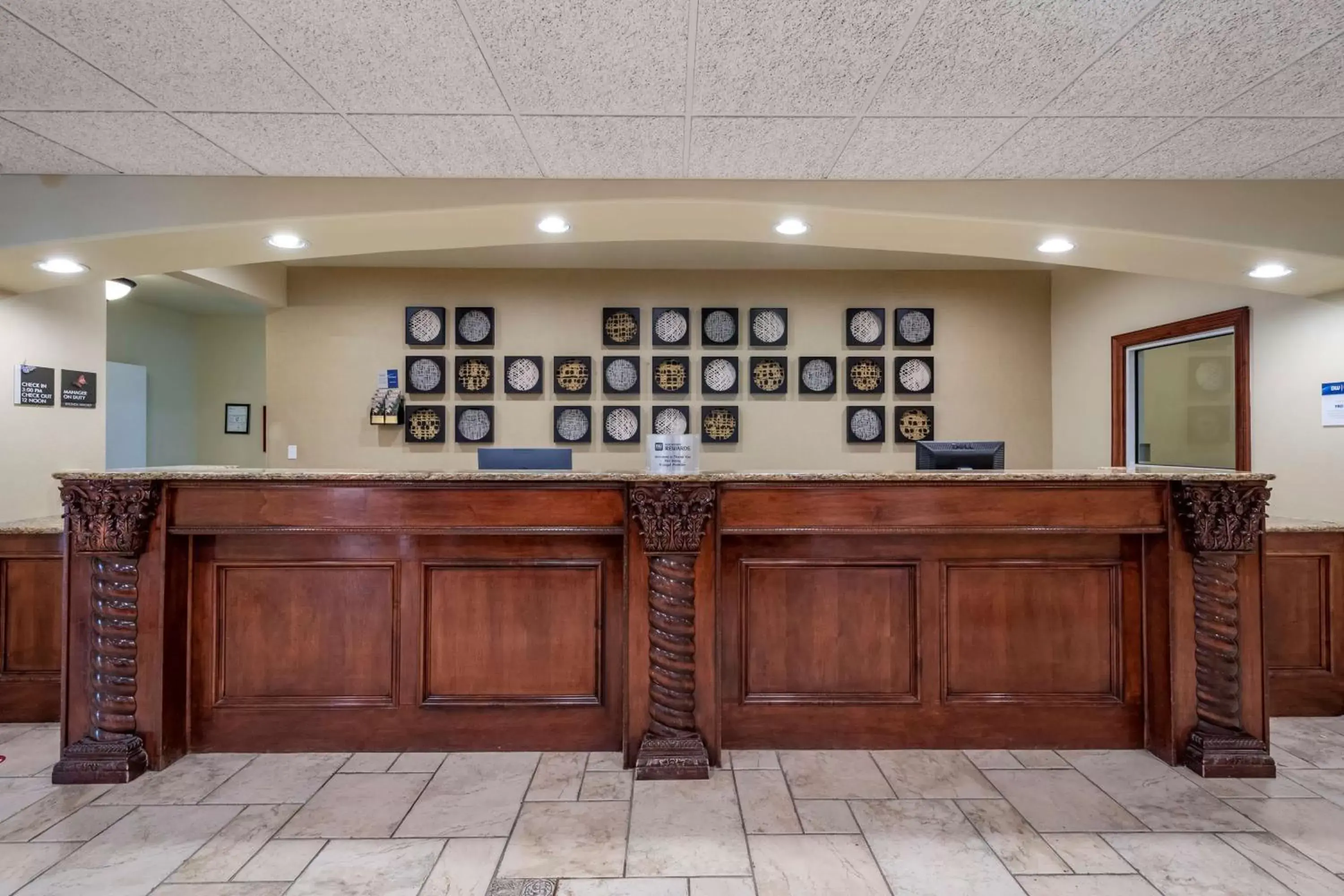 Lobby or reception in BEST WESTERN PLUS Monica Royale Inn & Suites