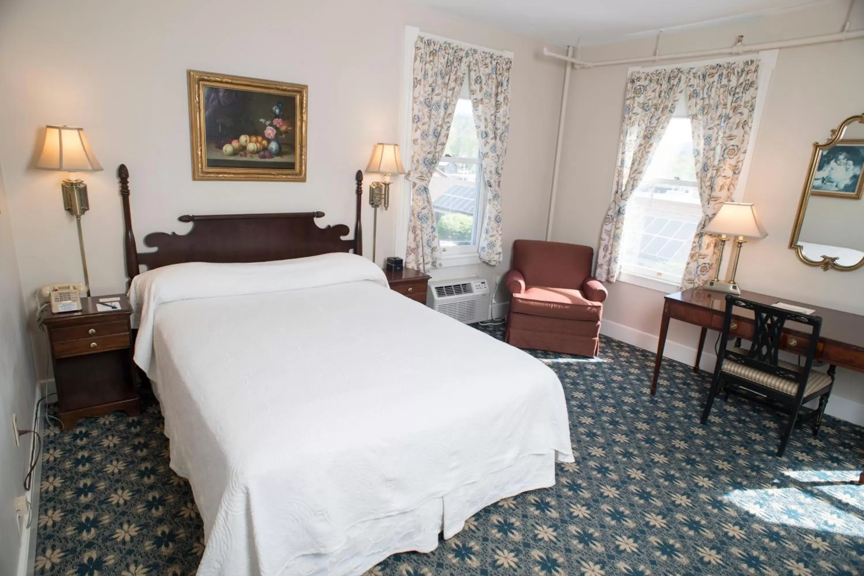 Bed in Middlebury Inn