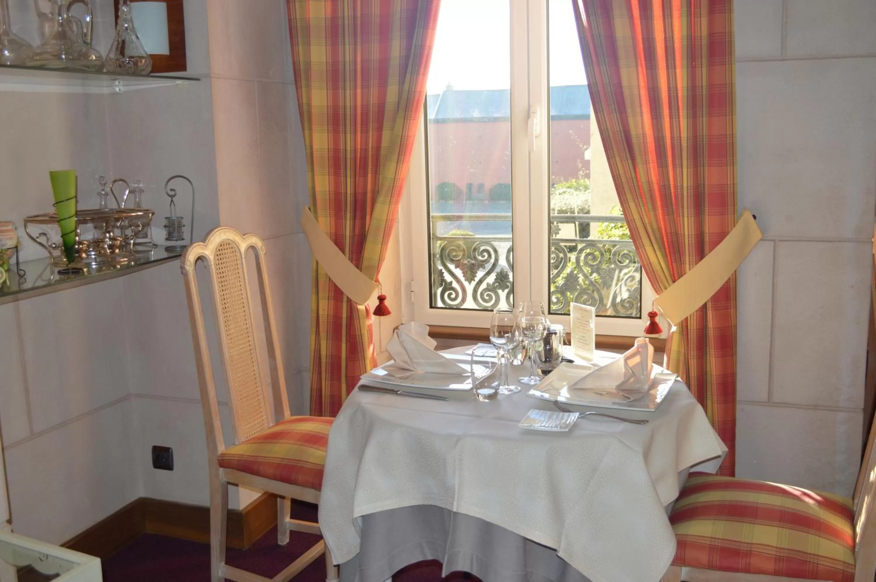 Restaurant/places to eat in Logis Hôtel & Restaurant - Le Bretagne