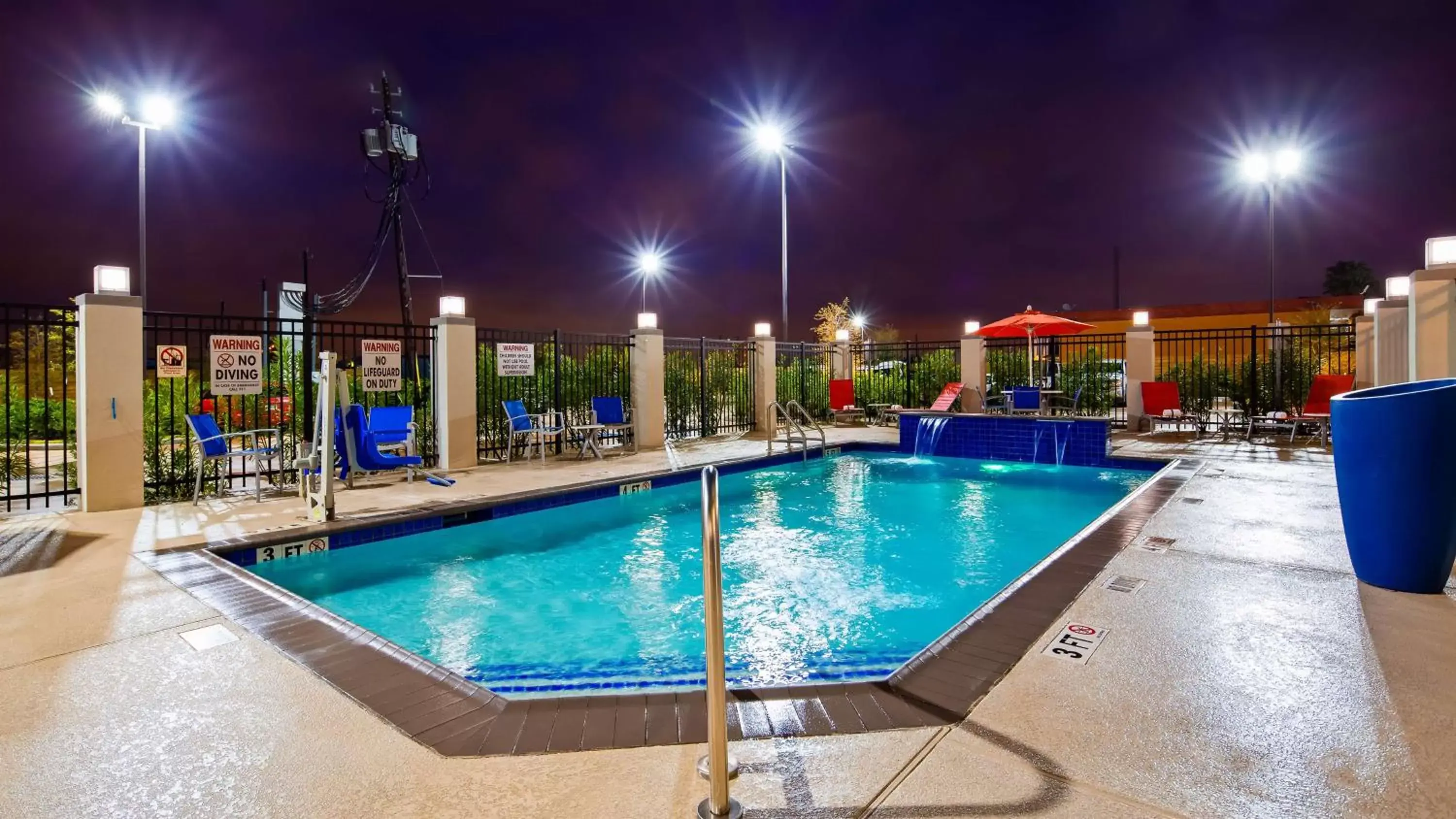 Pool view, Swimming Pool in Best Western Plus Pasadena Inn & Suites