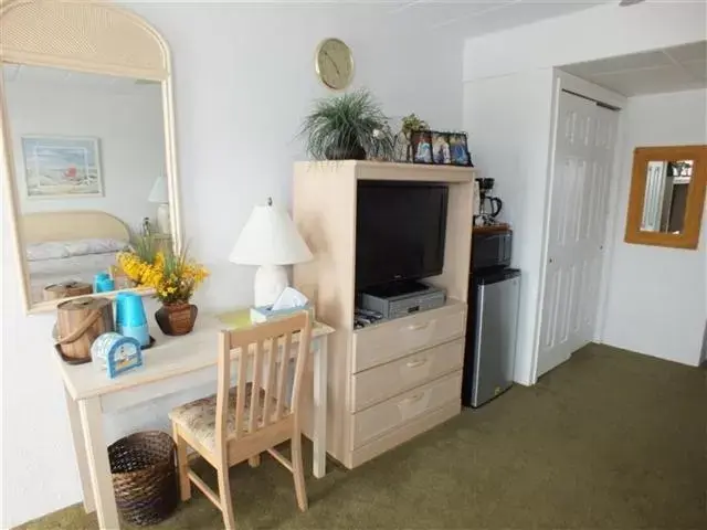 Living room, TV/Entertainment Center in Cara Mara Resort