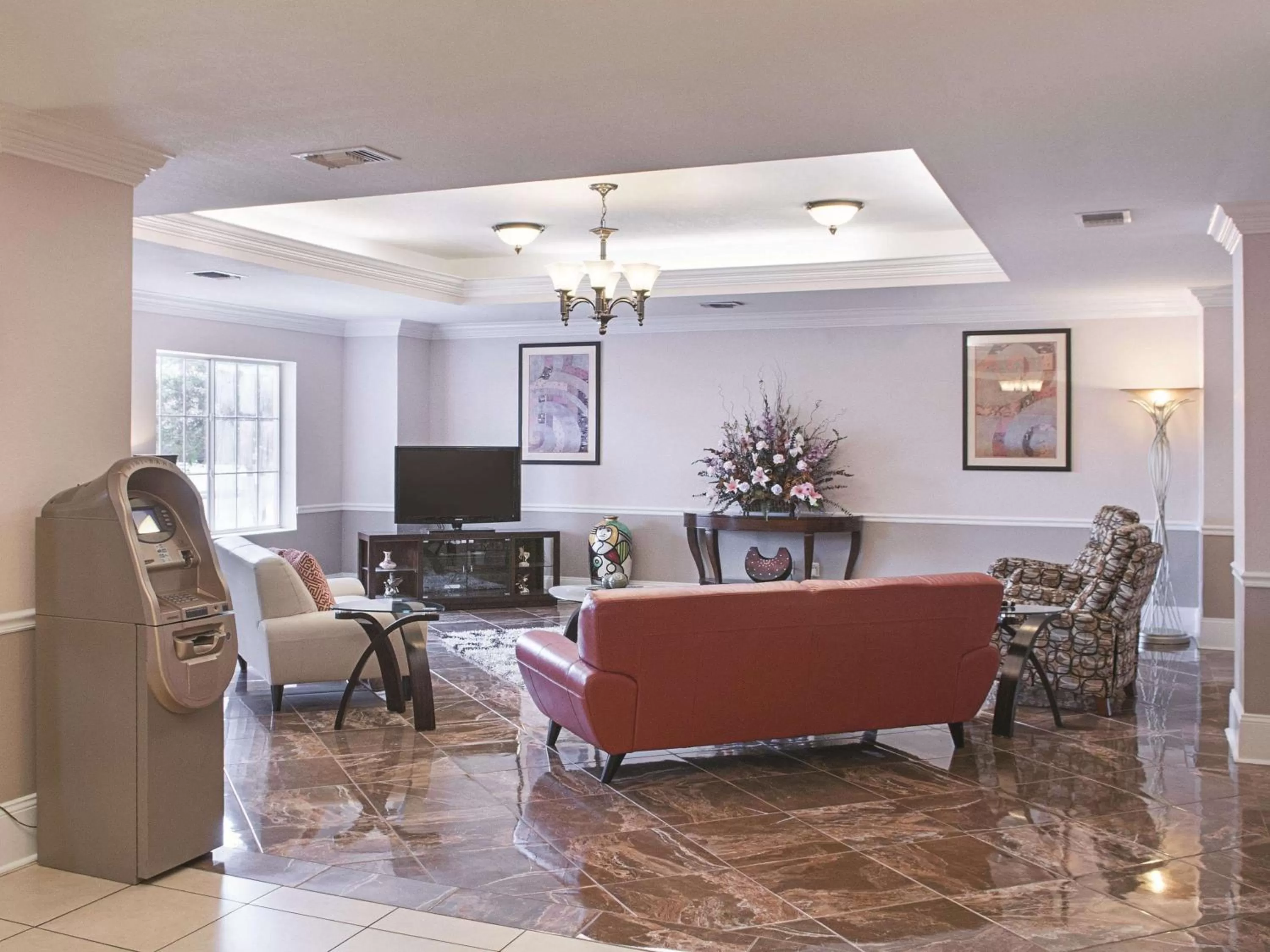 Lobby or reception in La Quinta by Wyndham Slidell - North Shore Area