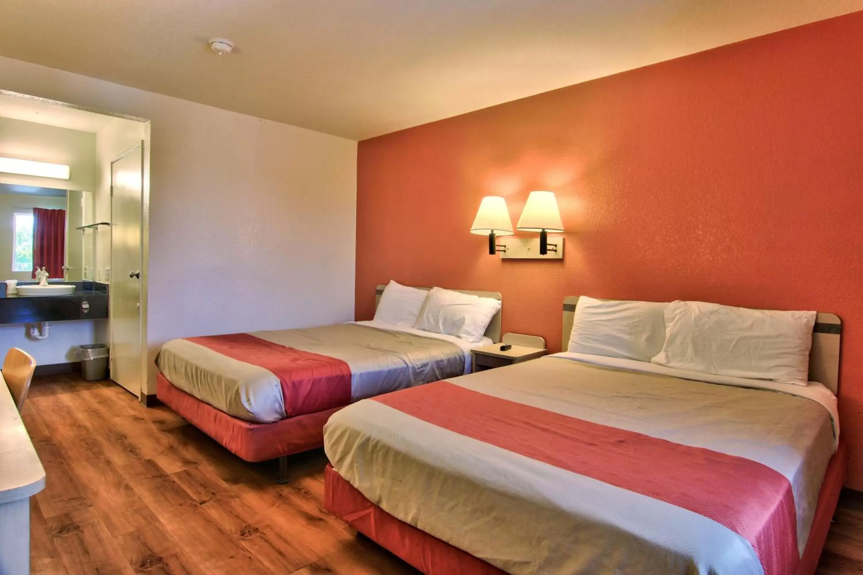 Photo of the whole room, Bed in Motel 6-Sacramento, CA - South Sacramento and Elk Grove