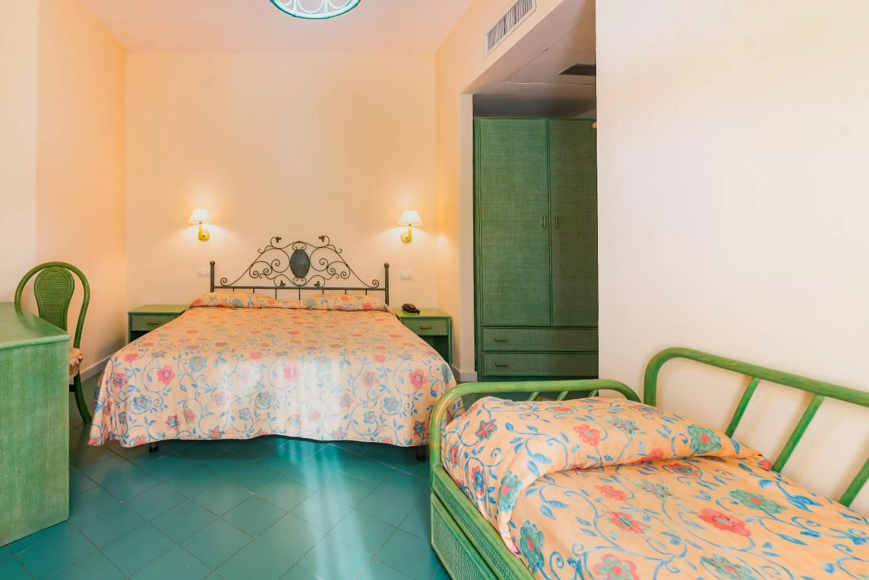 Bed in Hotel Terme Zi Carmela