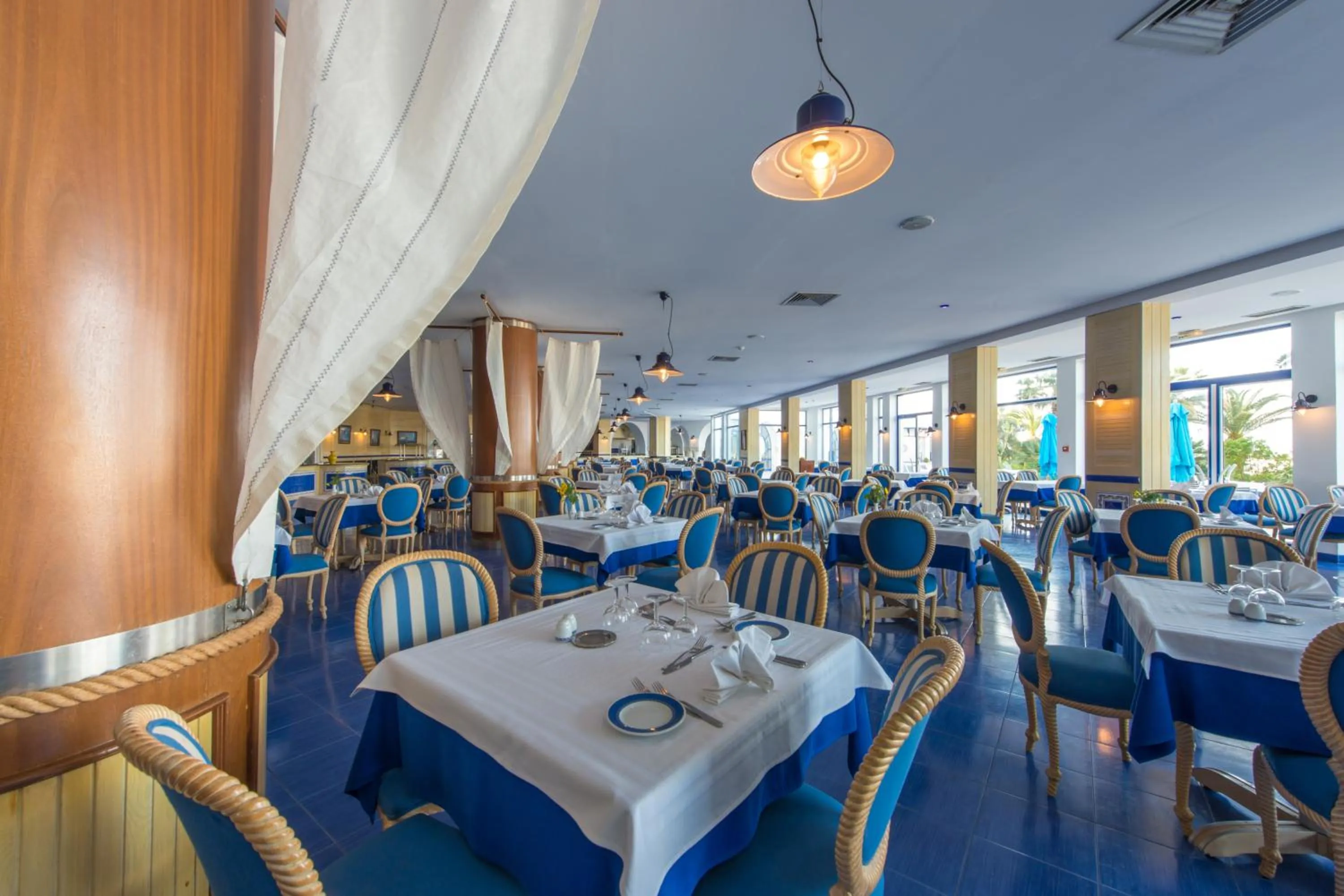 Restaurant/places to eat in Regency Hotel & Spa