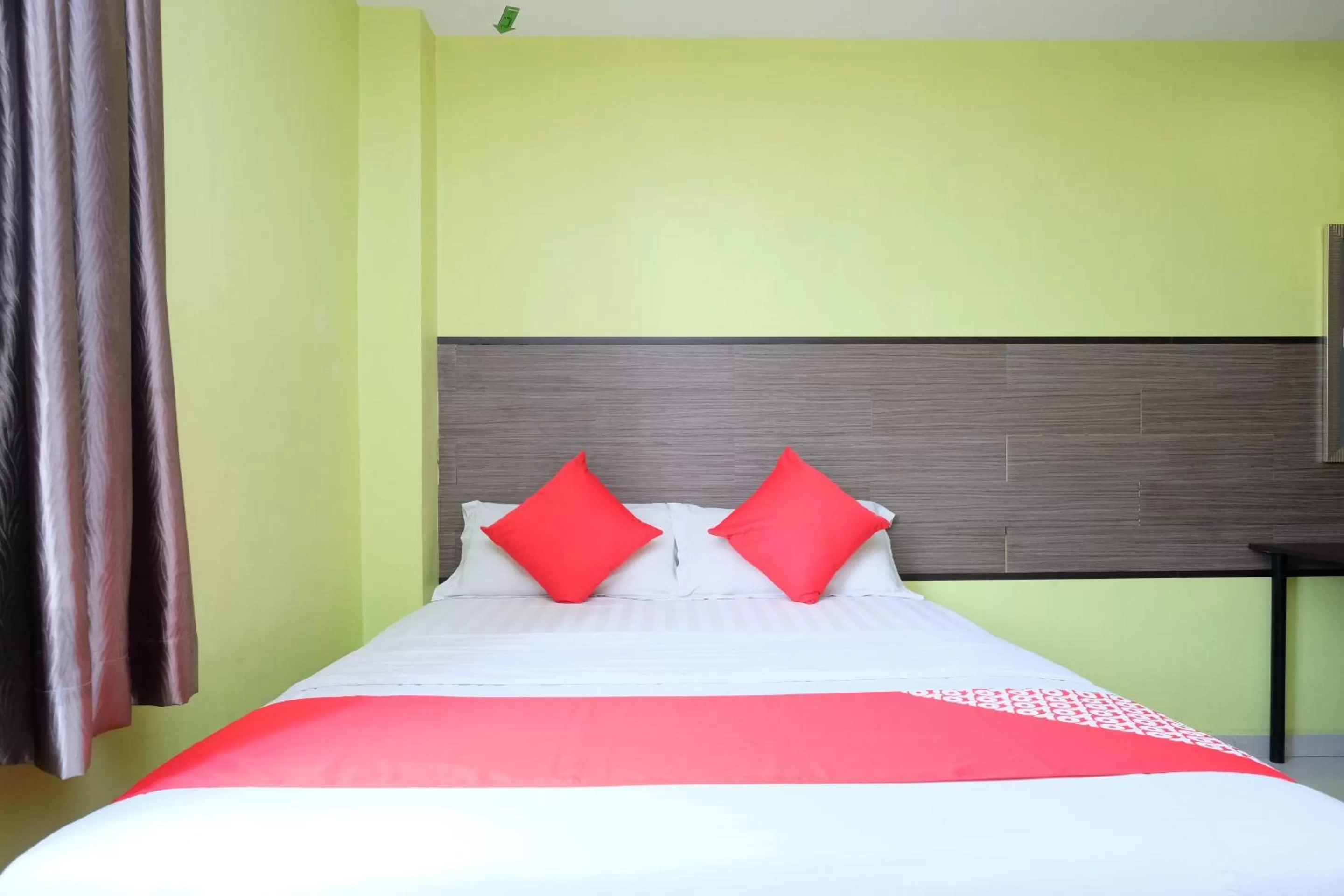 Bed in Hotel De' Tees, Masai Utama