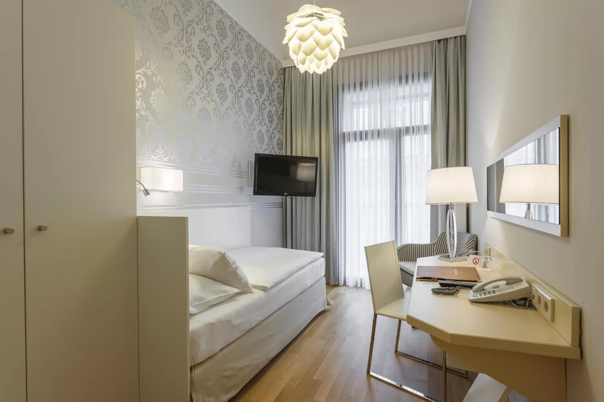 TV and multimedia, Bed in Hotel Wandl