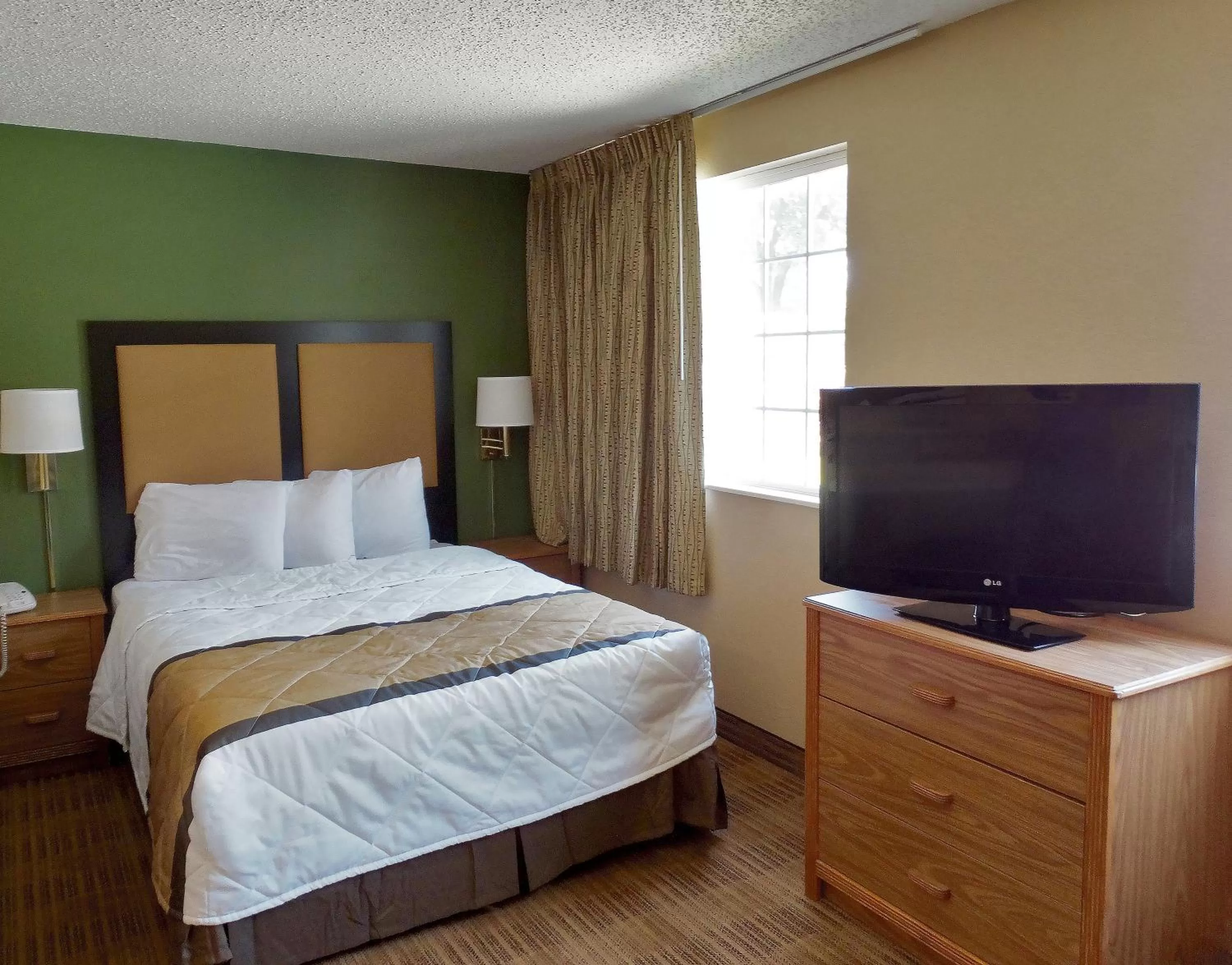 Bed in Hawthorn Extended Stay by Wyndham DFW Airport North