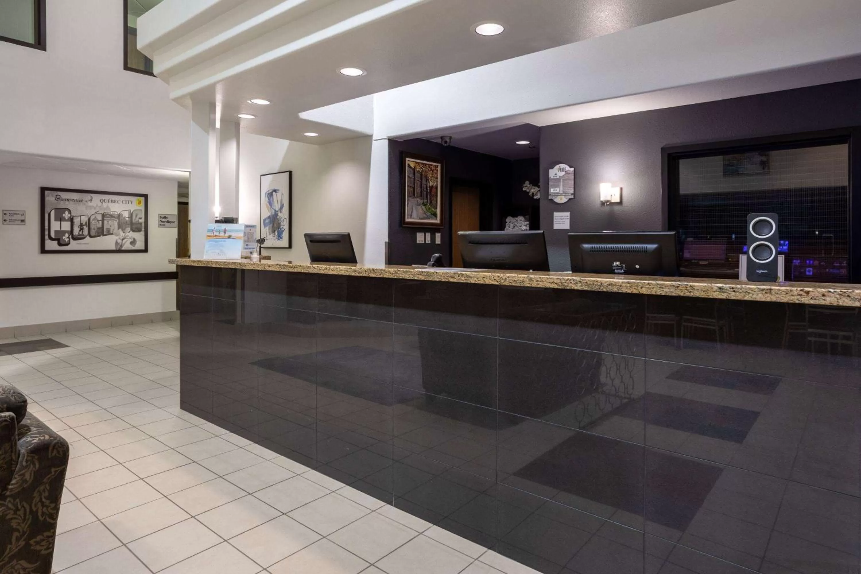 Lobby or reception in Super 8 by Wyndham Quebec City