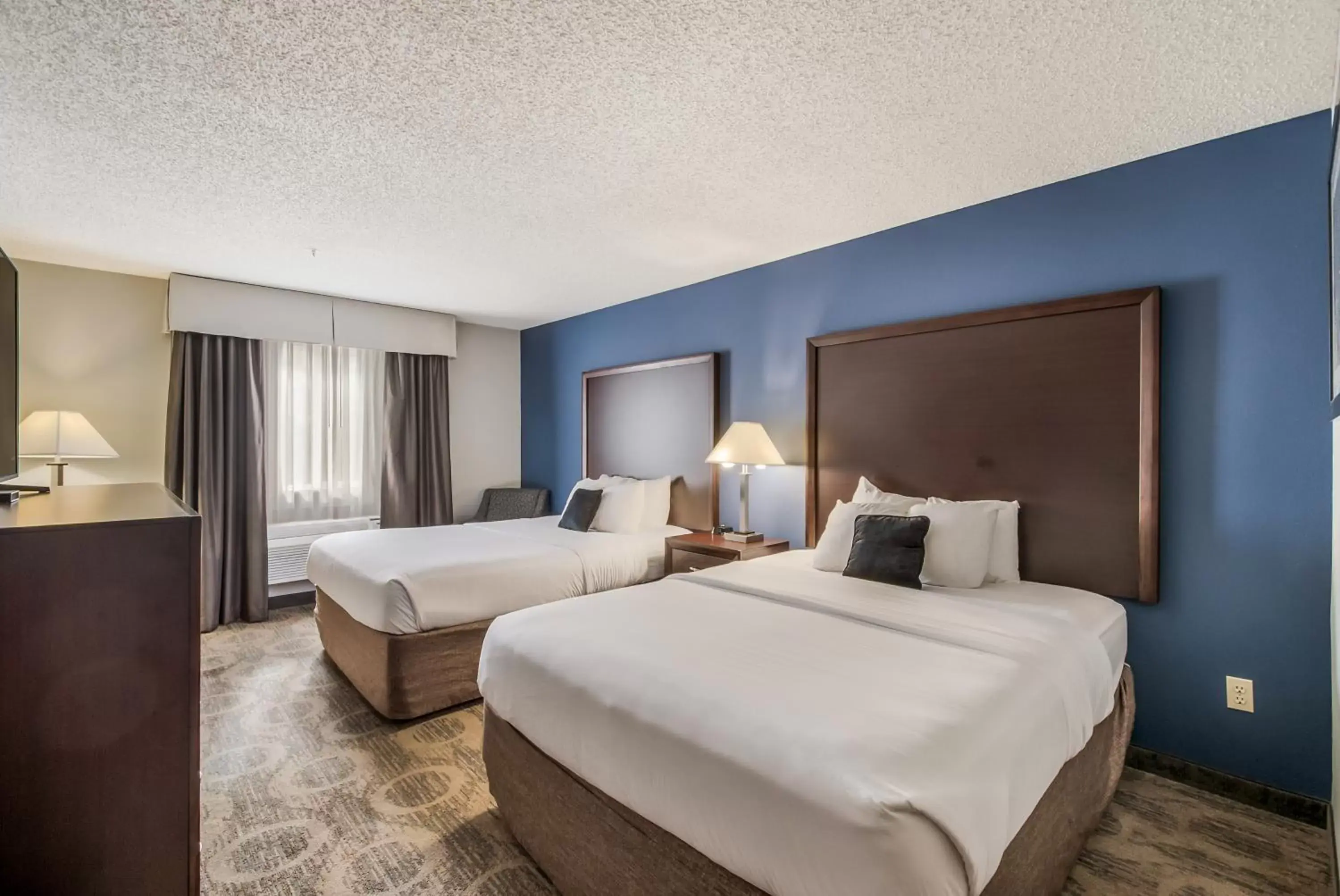 Bed in Red Lion Inn & Suites Sequim at Olympic National Park Bed in Red Lion Inn & Suites Sequim at Olympic National Park