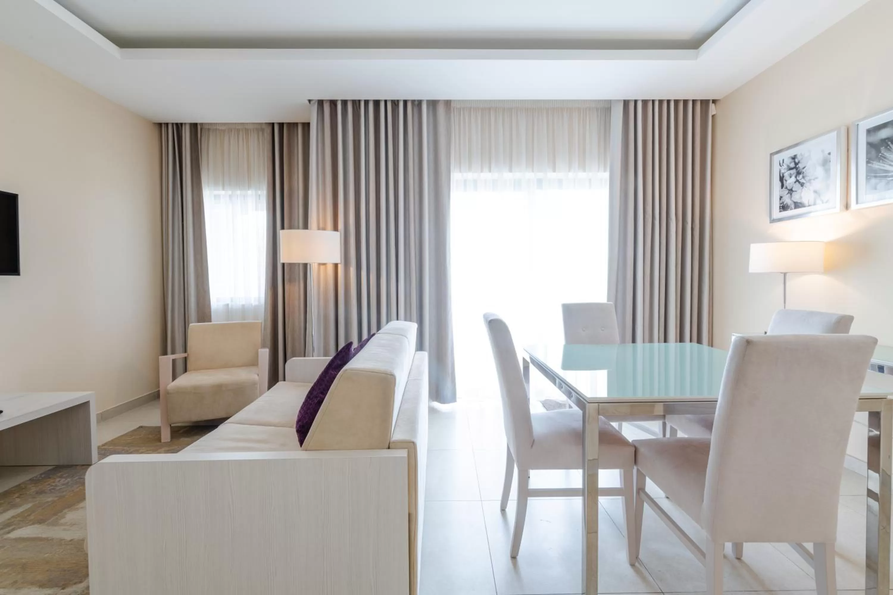 Living room in Maritim Antonine Hotel & Spa