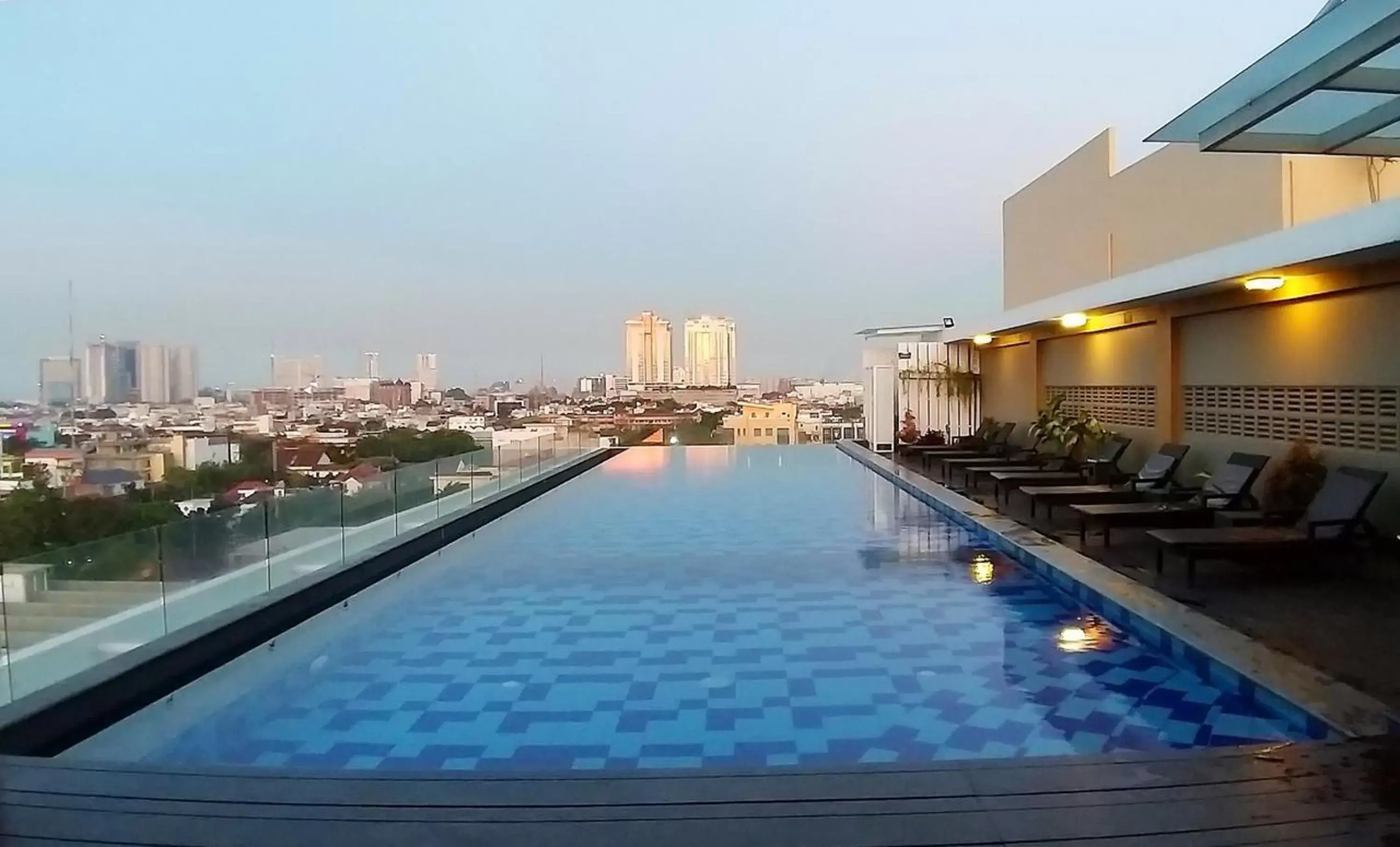 Swimming pool in Swiss-Belinn Gajah Mada Medan Swimming pool in Swiss-Belinn Gajah Mada Medan