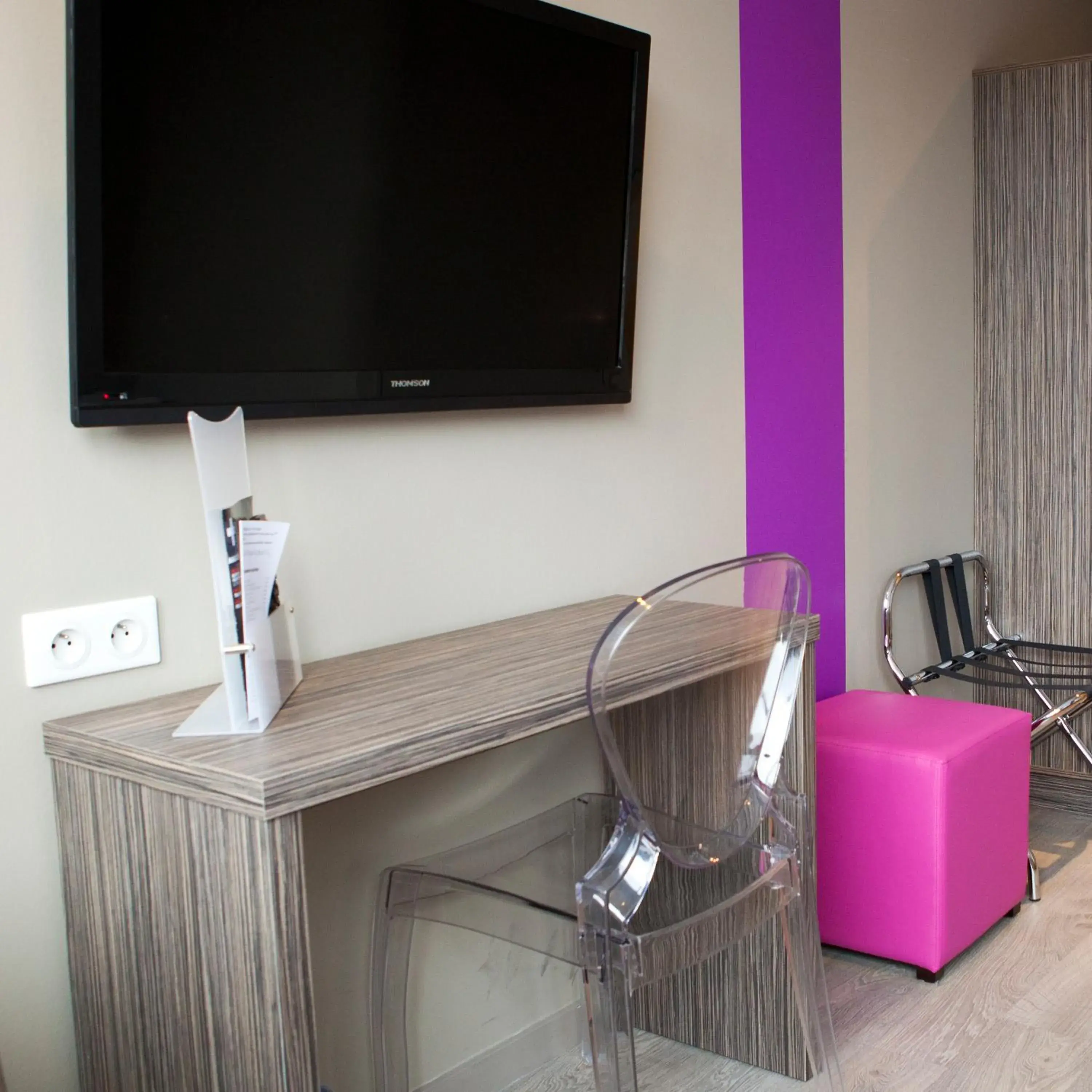 TV and multimedia, TV/Entertainment Center in ibis Styles Rennes St. Gregoire