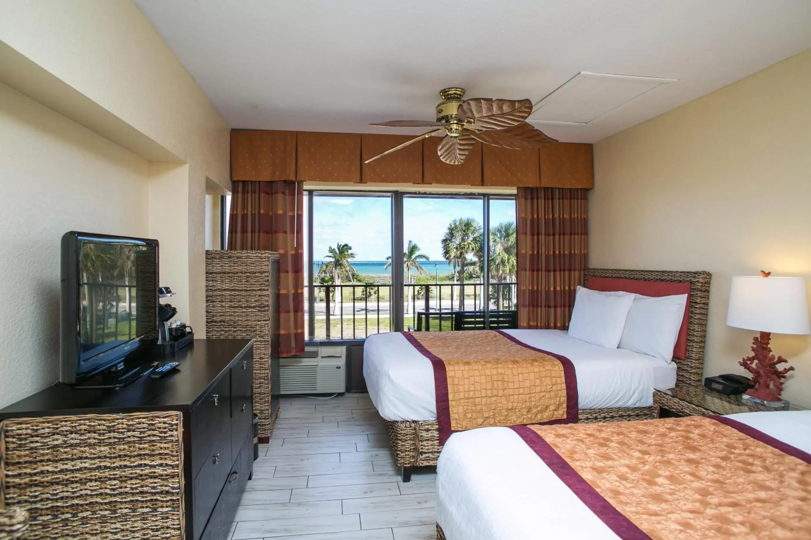 Bedroom in Royal Inn Beach Hutchinson Island