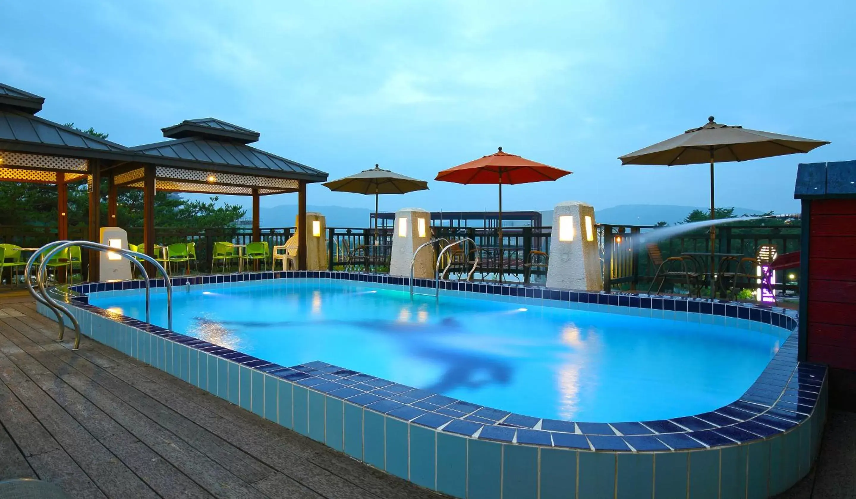 Swimming Pool in Benikea Swiss Rosen Hotel