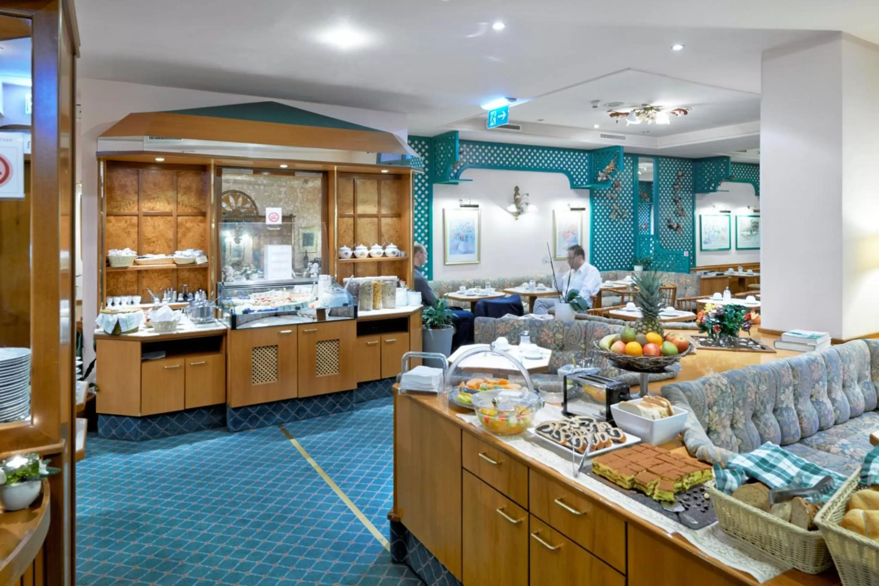 Buffet breakfast, Restaurant/Places to Eat in Hotel Pension Baronesse