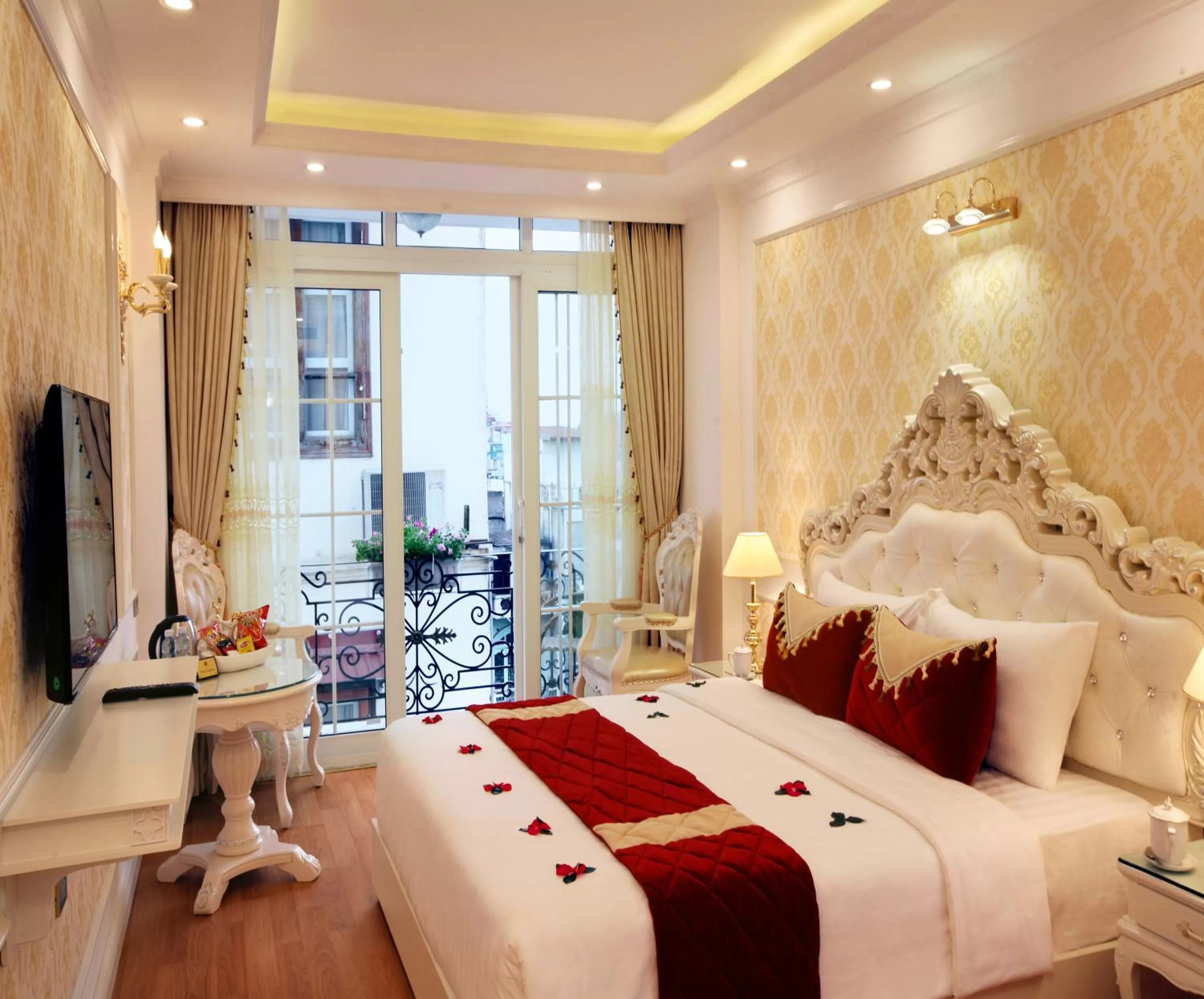 Bedroom, Bed in Hanoi Hotel Royal