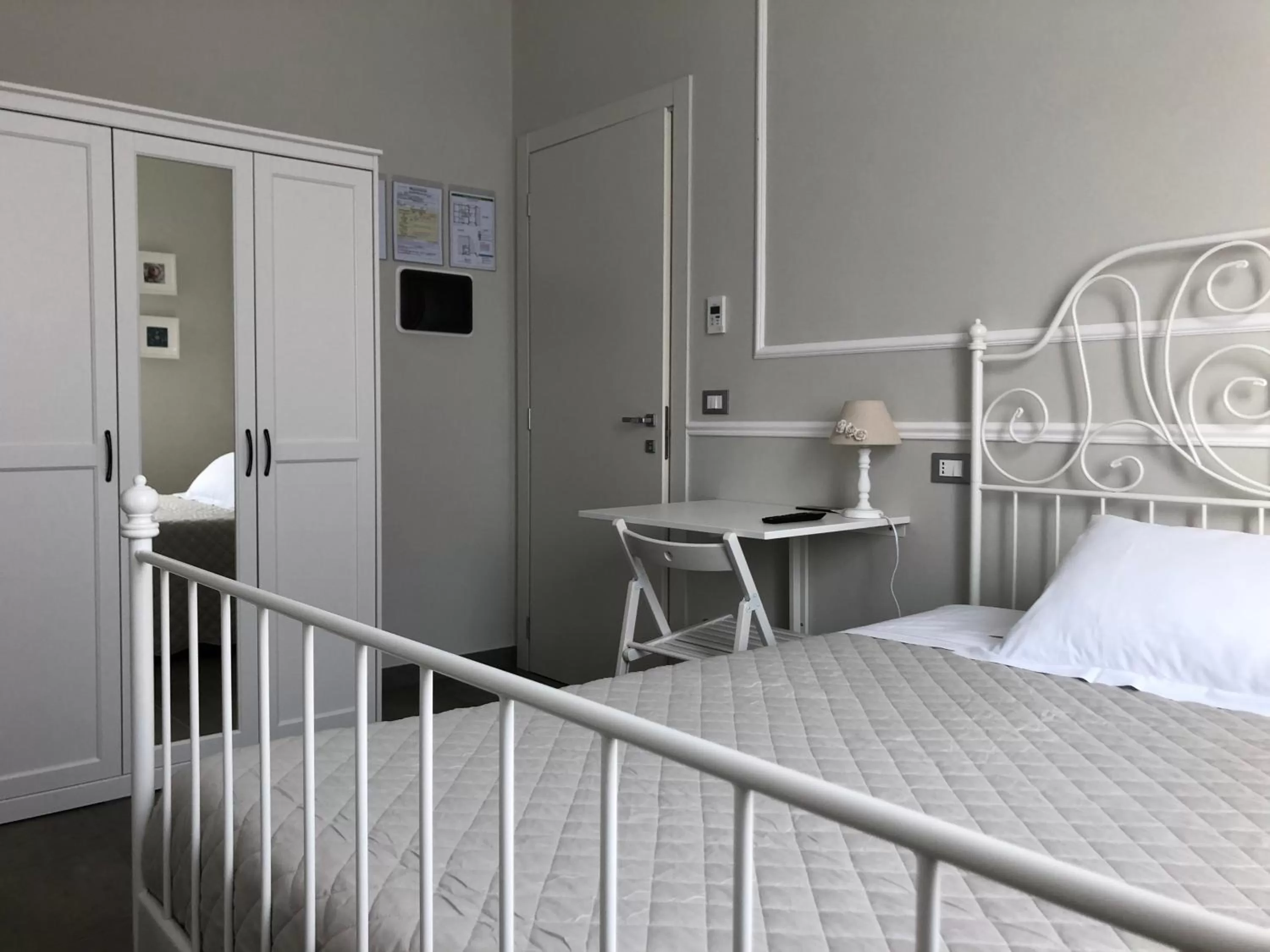 Photo of the whole room, Bed in LA DAMA ROOM&BREAKFAST