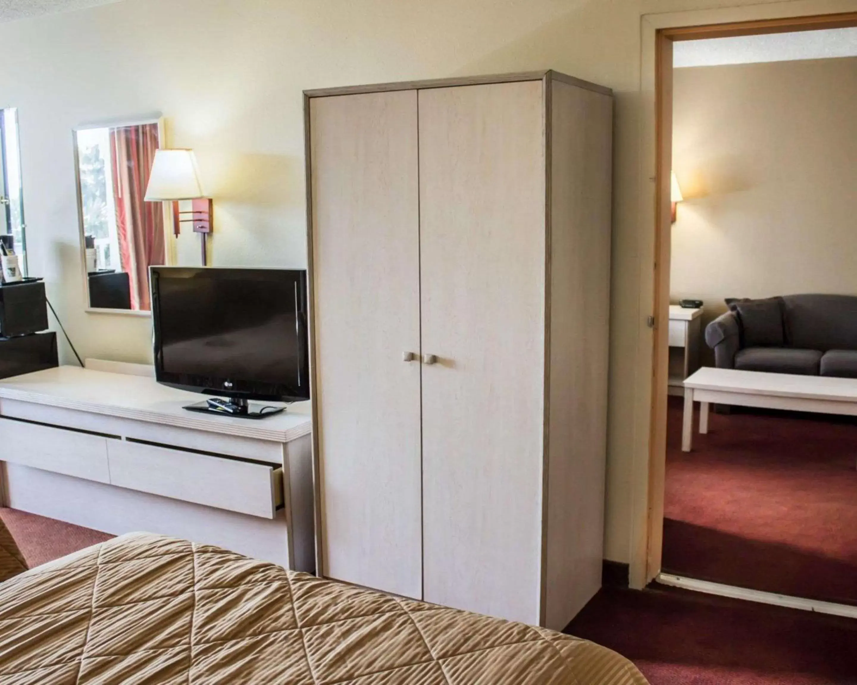 Photo of the whole room, TV/Entertainment Center in Quality Inn & Suites St Augustine Beach