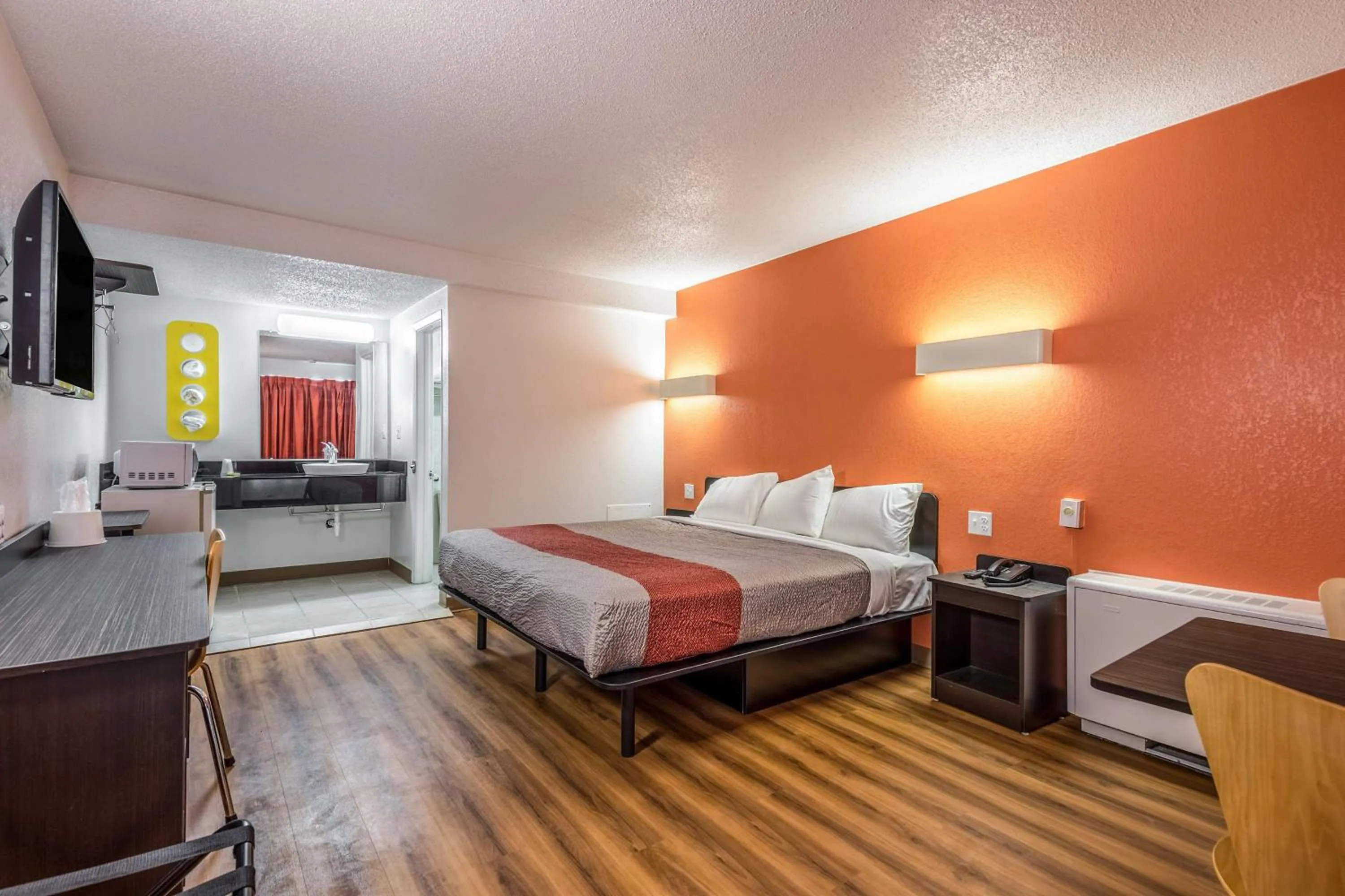 Photo of the whole room, Bed in Motel 6-Schenectady, NY