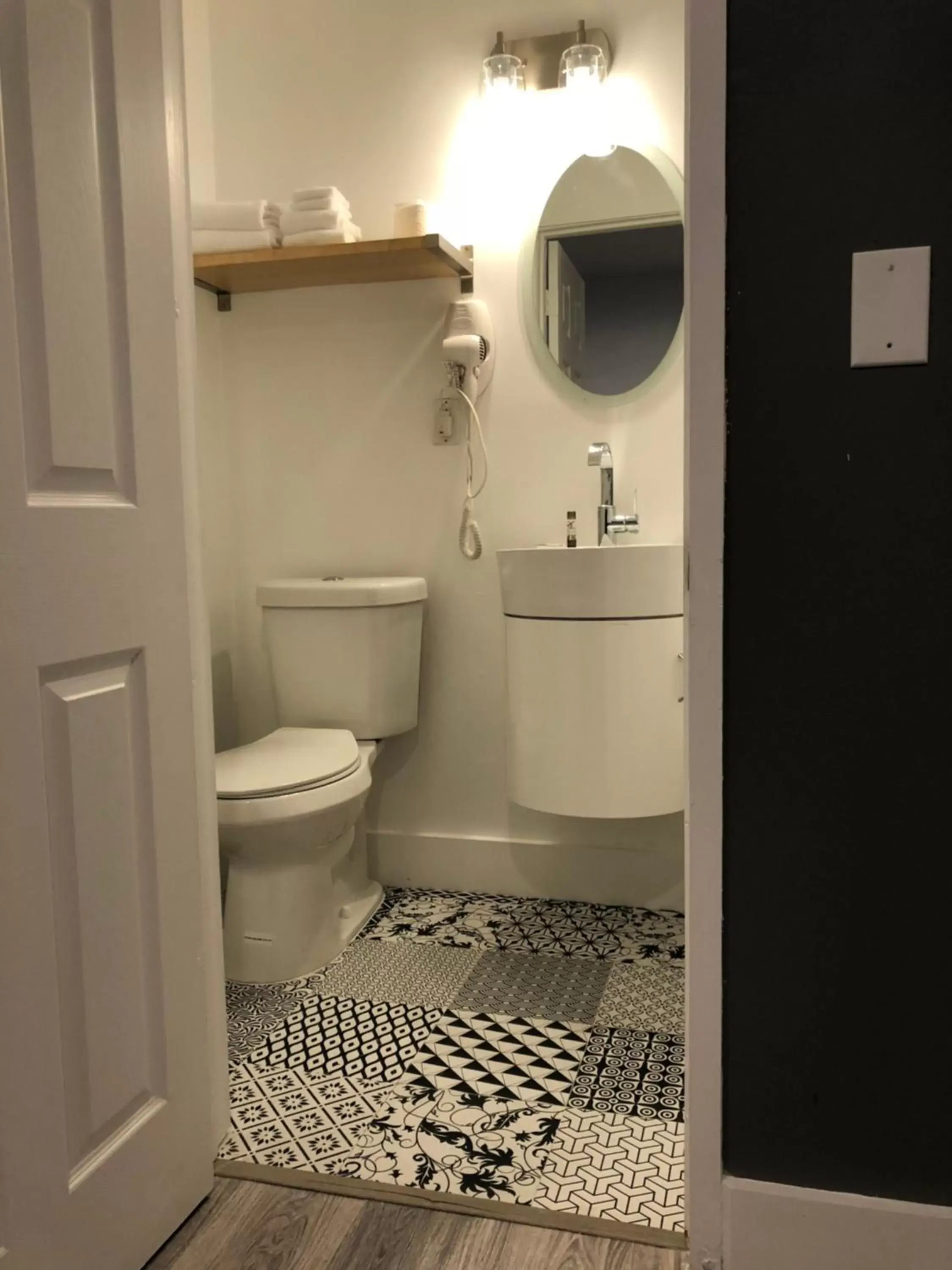 Bathroom in Oasis Hotel