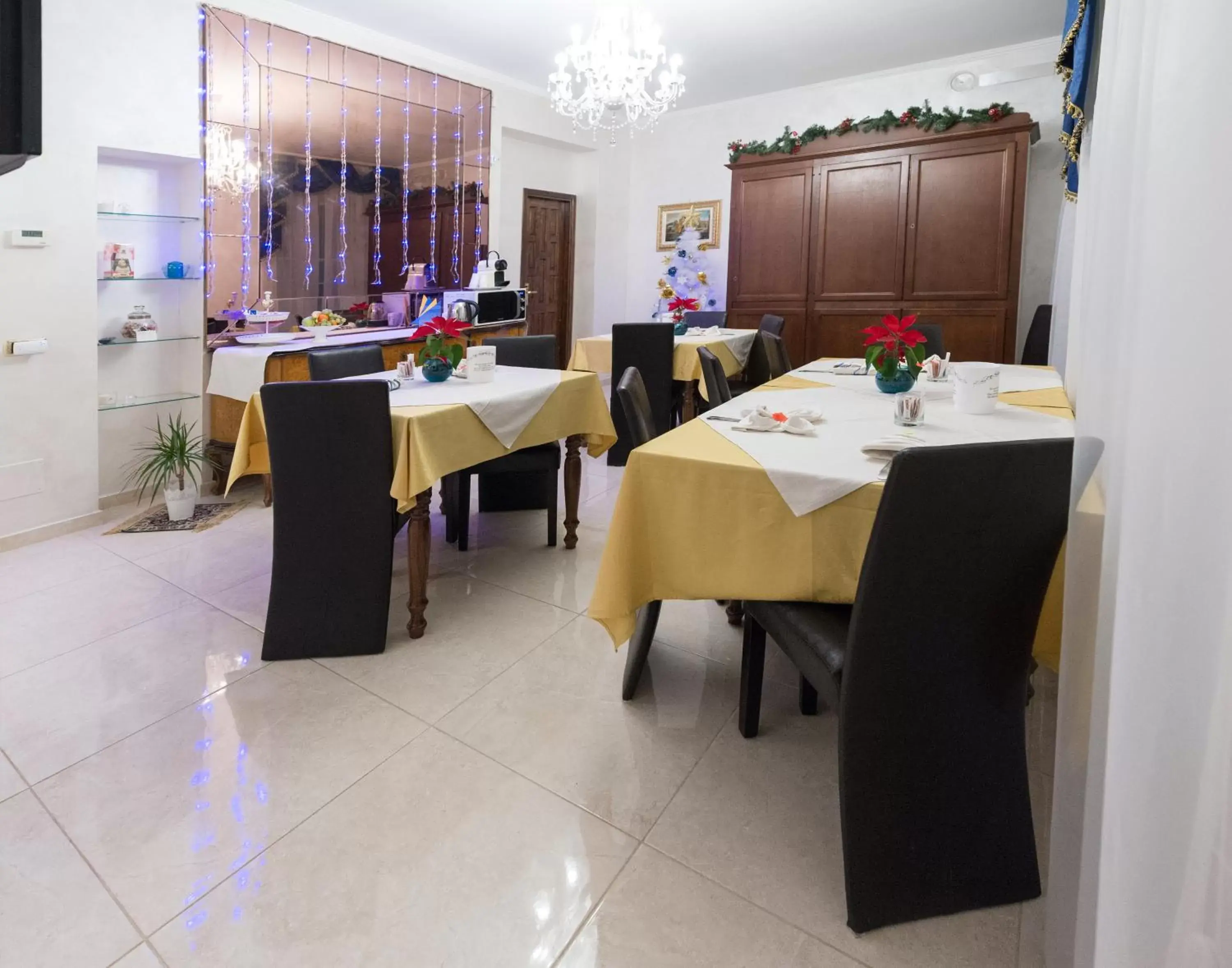Kitchen or kitchenette, Restaurant/Places to Eat in B&B Roma Royal Residence