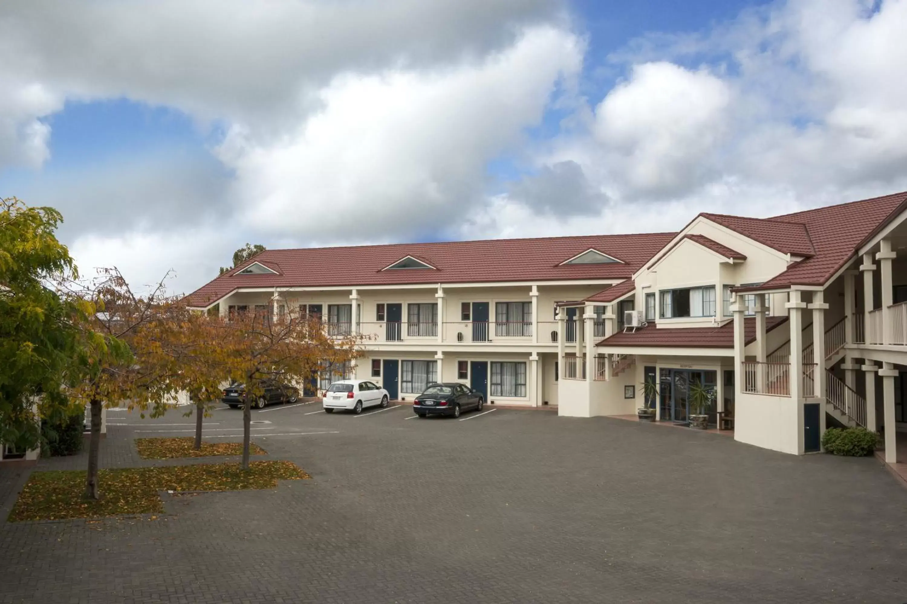 Facade/entrance, Property Building in Aubyn Court Spa Motel