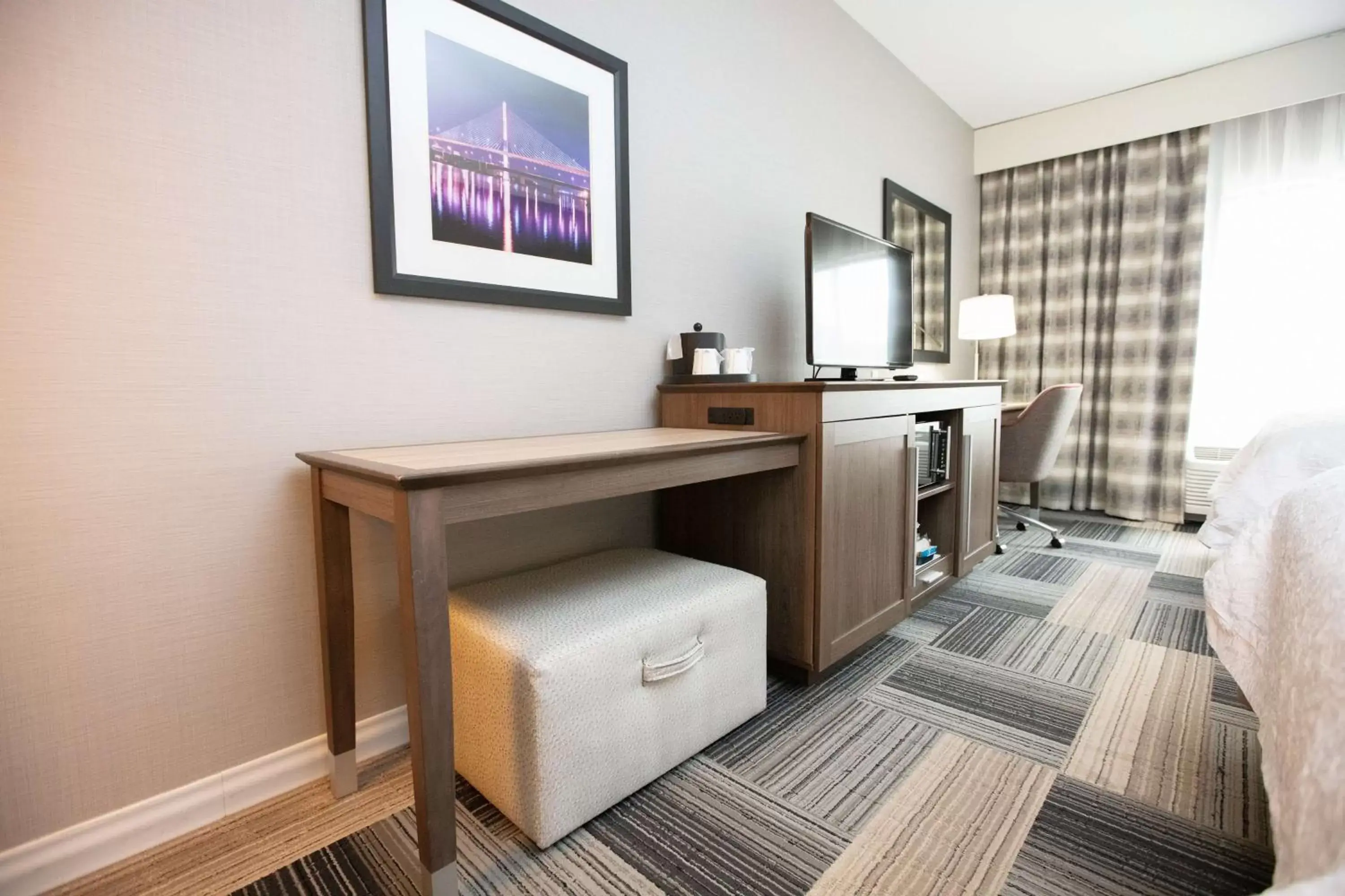 Bedroom, Bed in Hampton Inn Toledo Oregon Bedroom, Bed in Hampton Inn Toledo Oregon