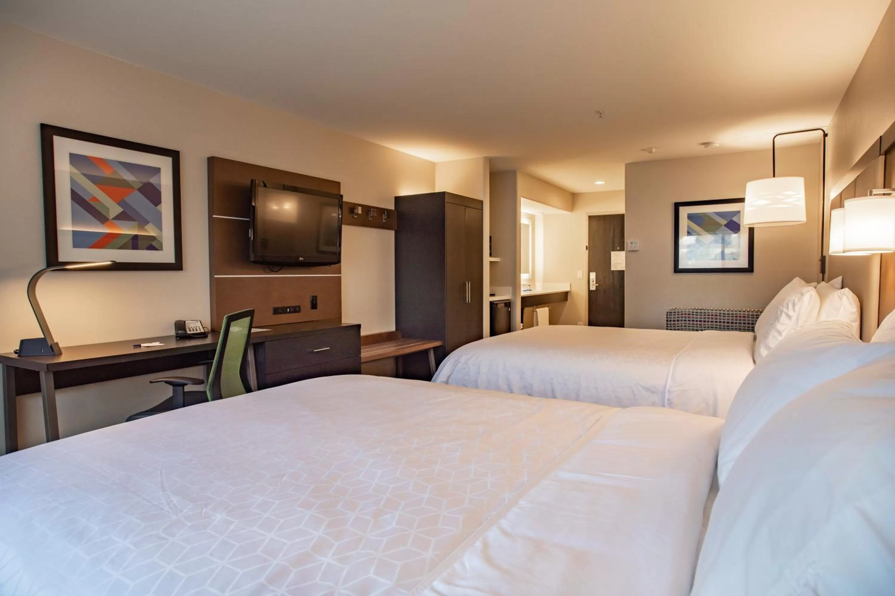 Photo of the whole room, Bed in Holiday Inn Express Prescott by IHG