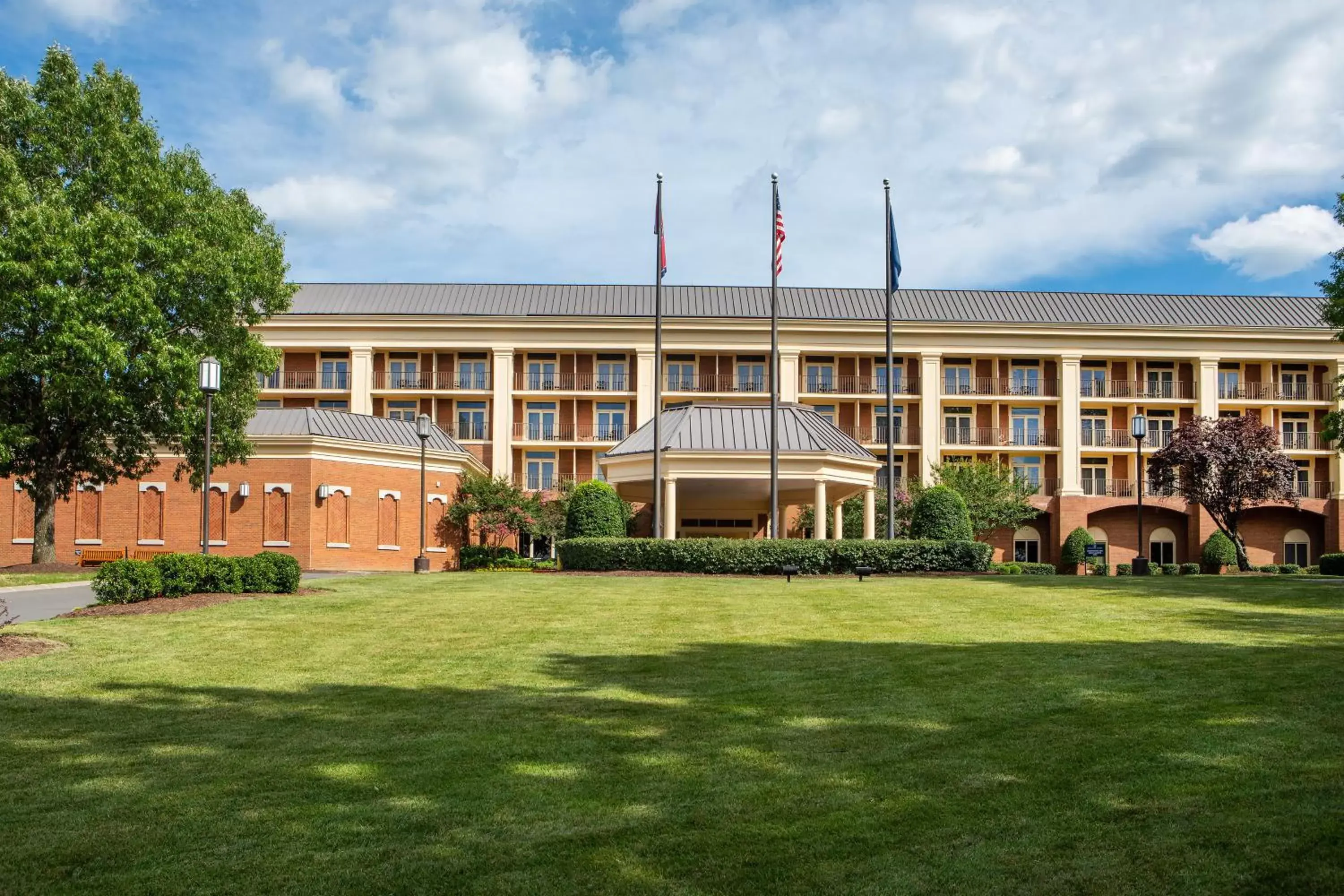 Property Building in Sheraton Music City Nashville Airport