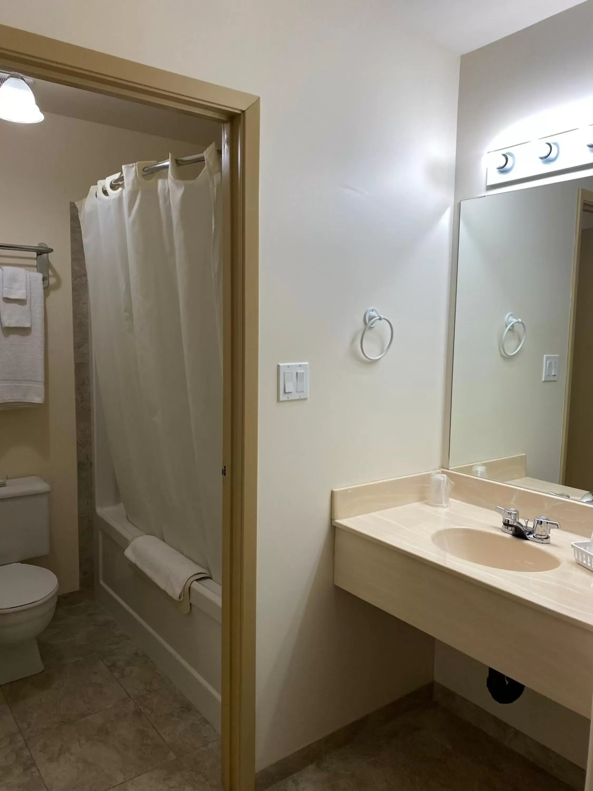 Shower, Bathroom in Sleep Suite Motel