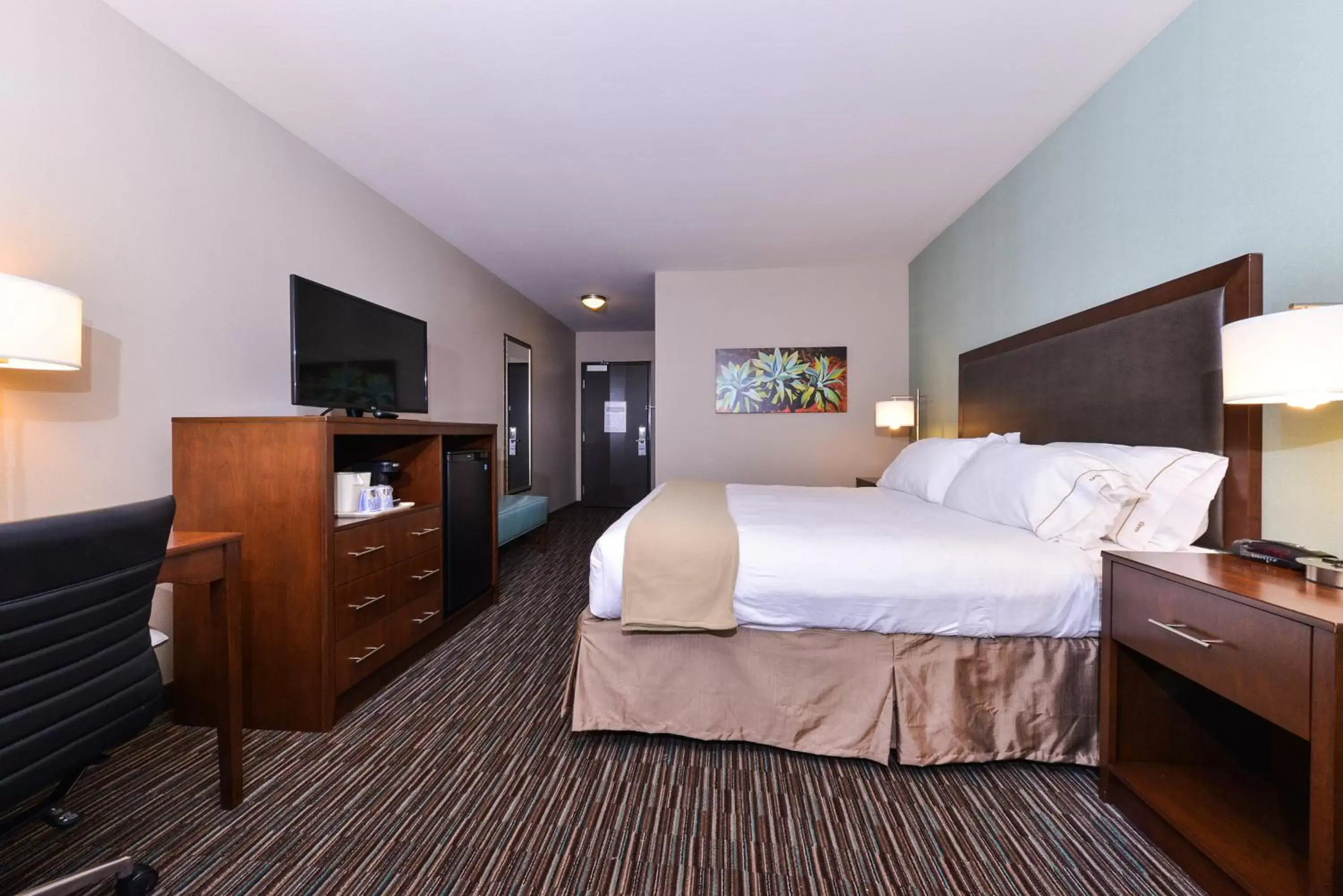 Photo of the whole room, Bed in Holiday Inn Express Indio, an IHG Hotel
