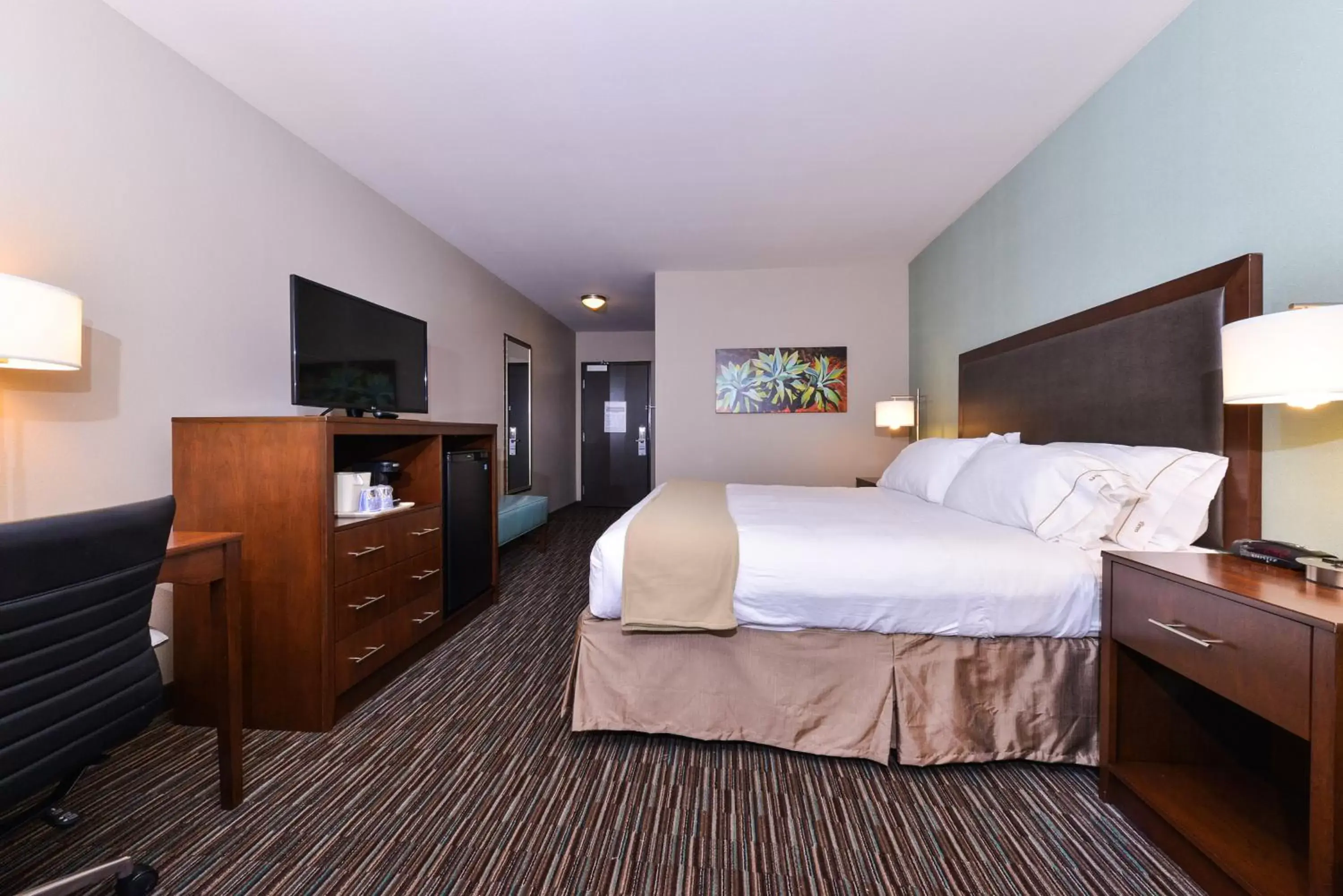King Room - Mobility Access/Hearing Accessible in Holiday Inn Express Indio, an IHG Hotel King Room - Mobility Access/Hearing Accessible in Holiday Inn Express Indio, an IHG Hotel