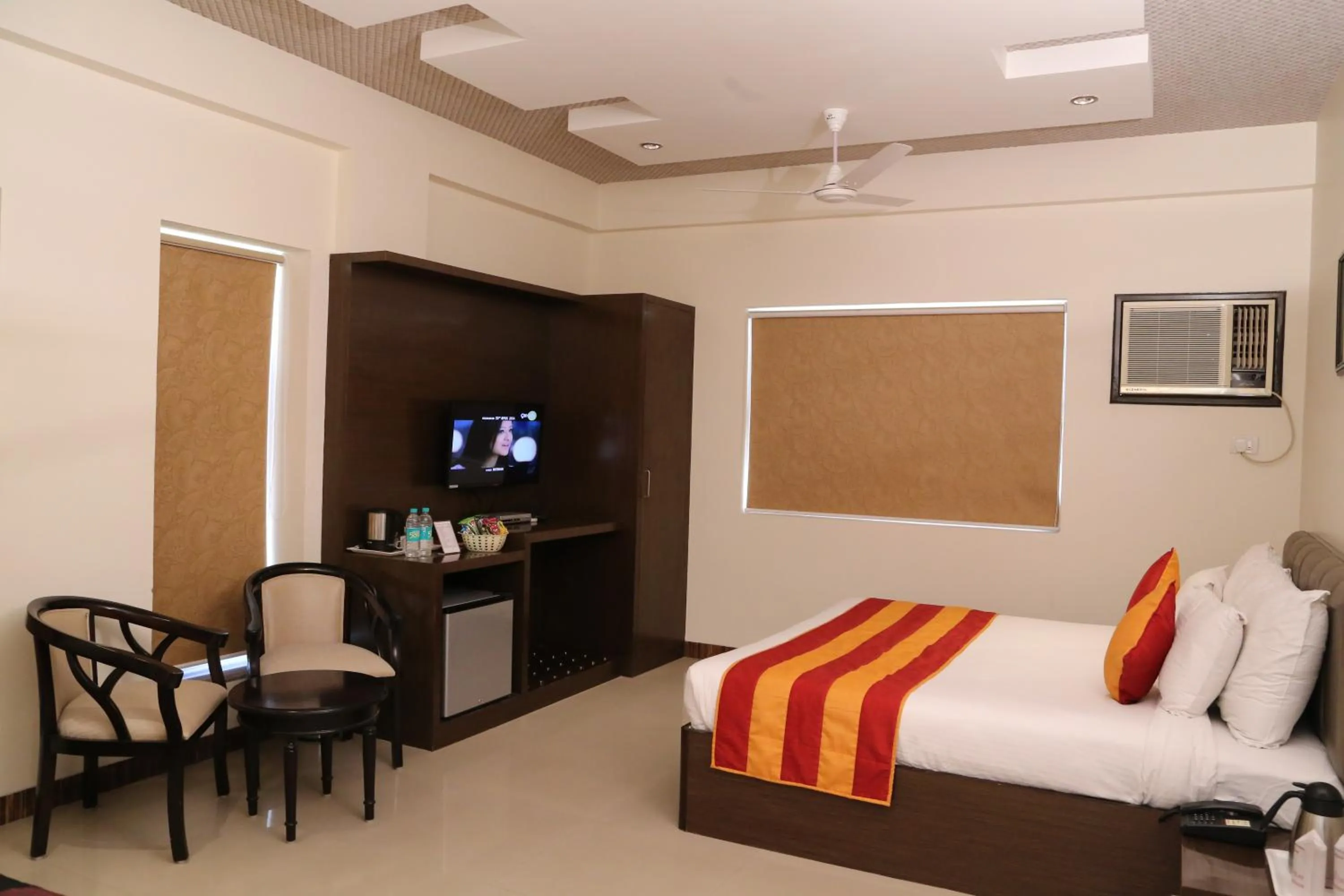 Bedroom, Bed in Hotel Karan Vilas