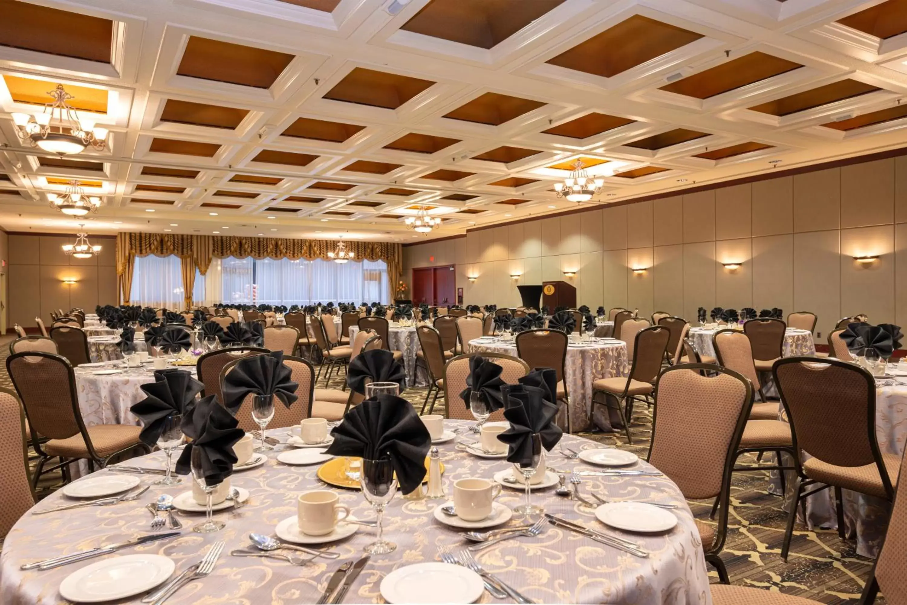 Banquet/Function facilities, Restaurant/Places to Eat in Sandman Signature Edmonton Downtown Hotel