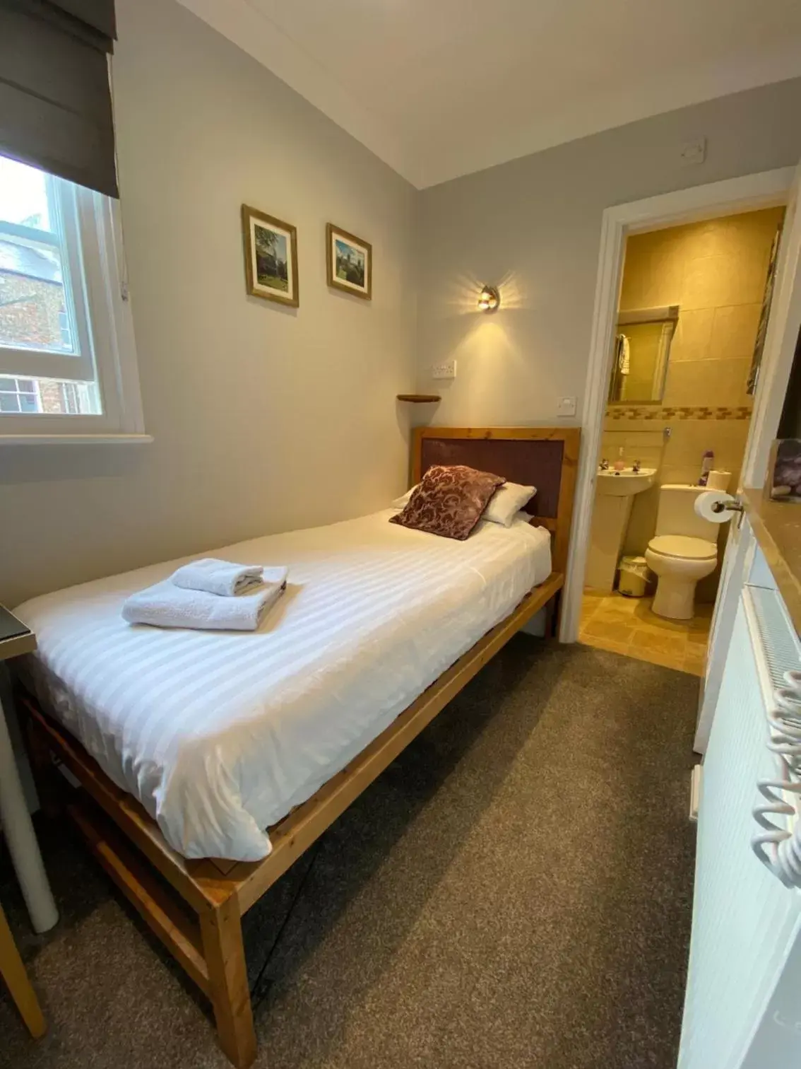 Bed in Number 34 Bed and Breakfast York