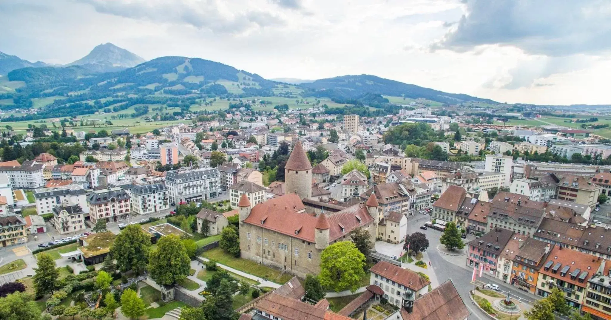 Bird's eye view, Bird's-eye View in Hotel des Alpes Bulle center