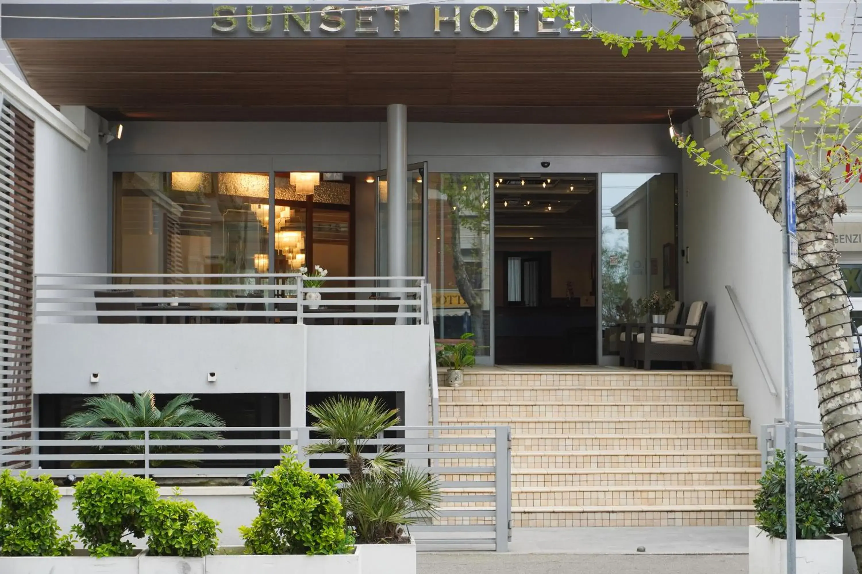 Facade/entrance, Property Building in Hotel Sunset