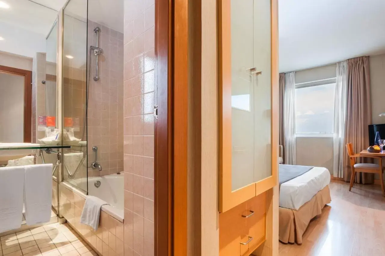 Bathroom in Posadas de España Pinto